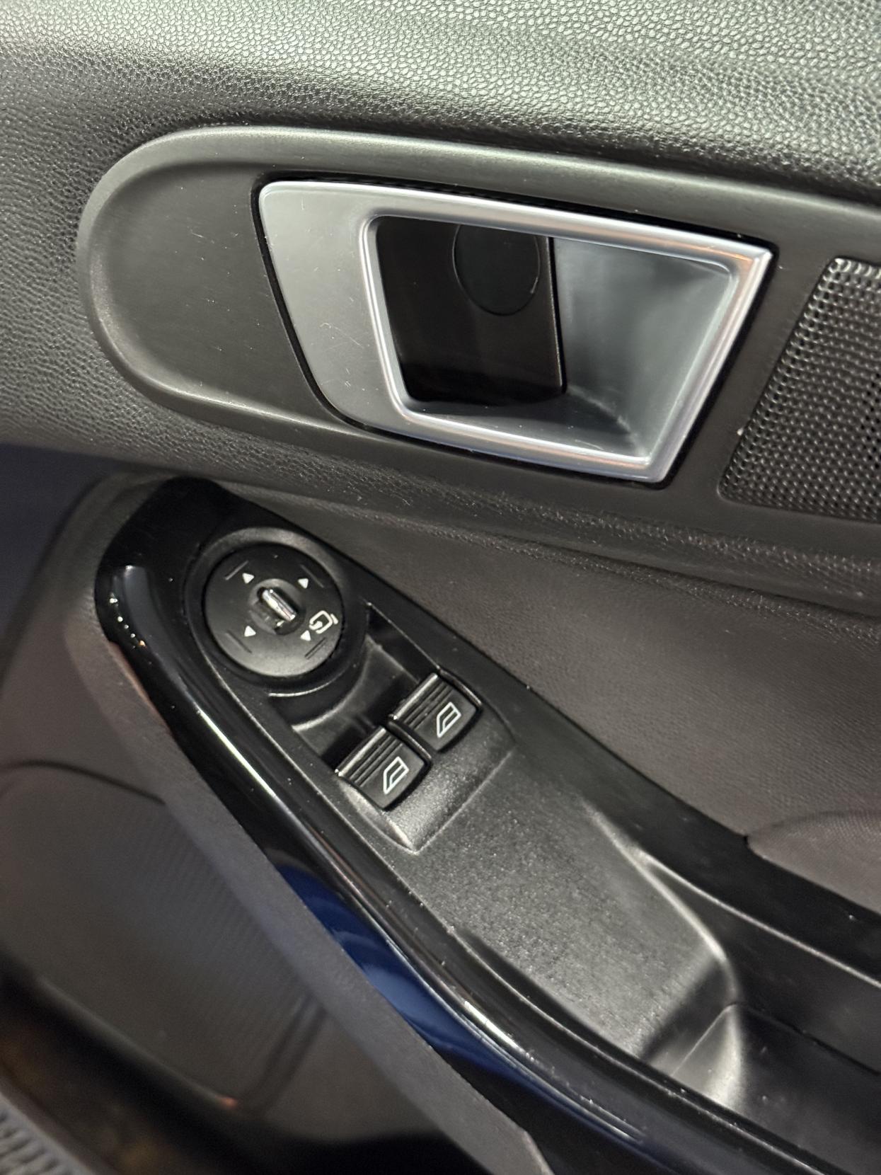 Ford Fiesta 1.6 Zetec Hatchback 5dr Petrol Powershift Euro 5 (105 ps)