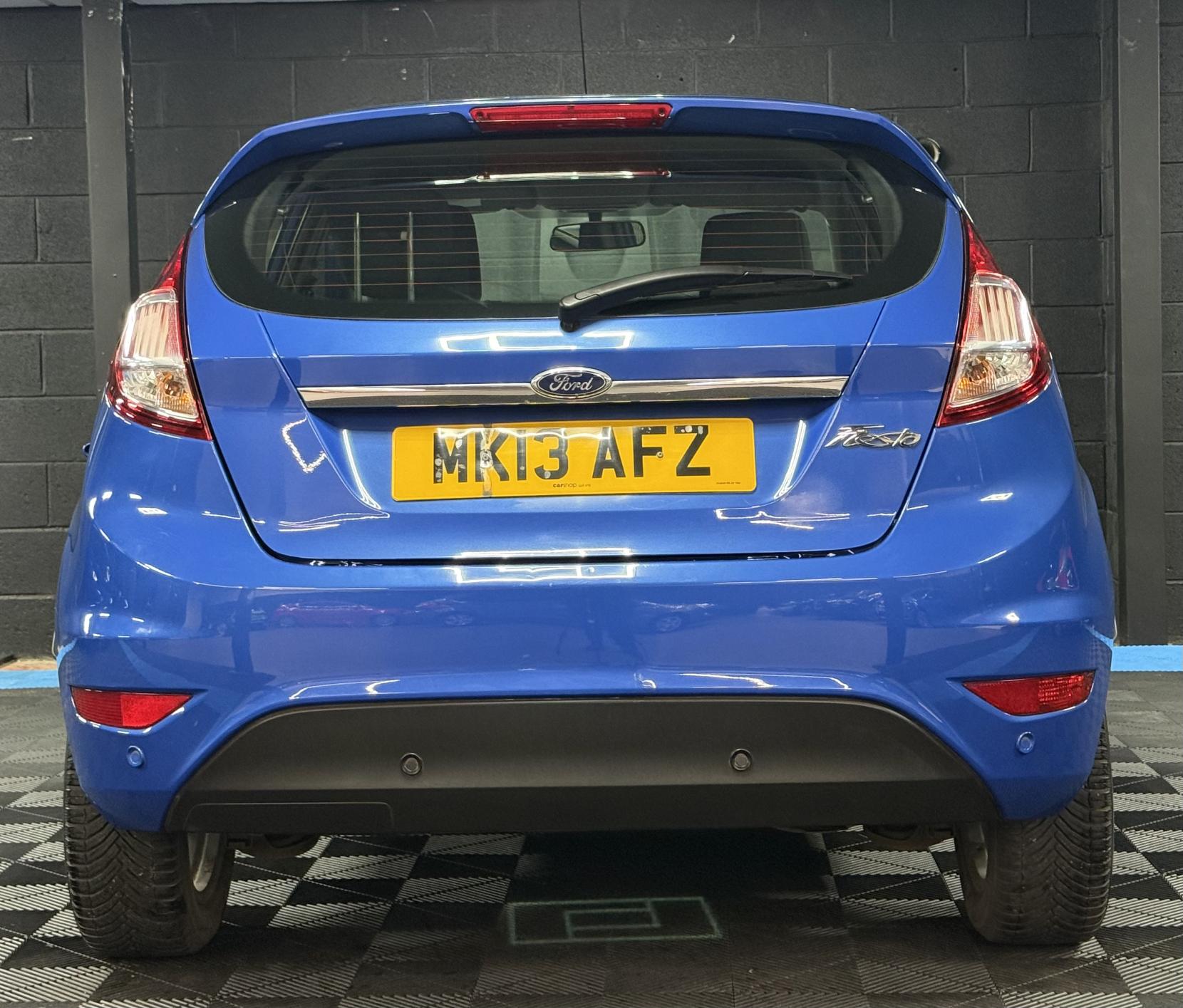 Ford Fiesta 1.6 Zetec Hatchback 5dr Petrol Powershift Euro 5 (105 ps)