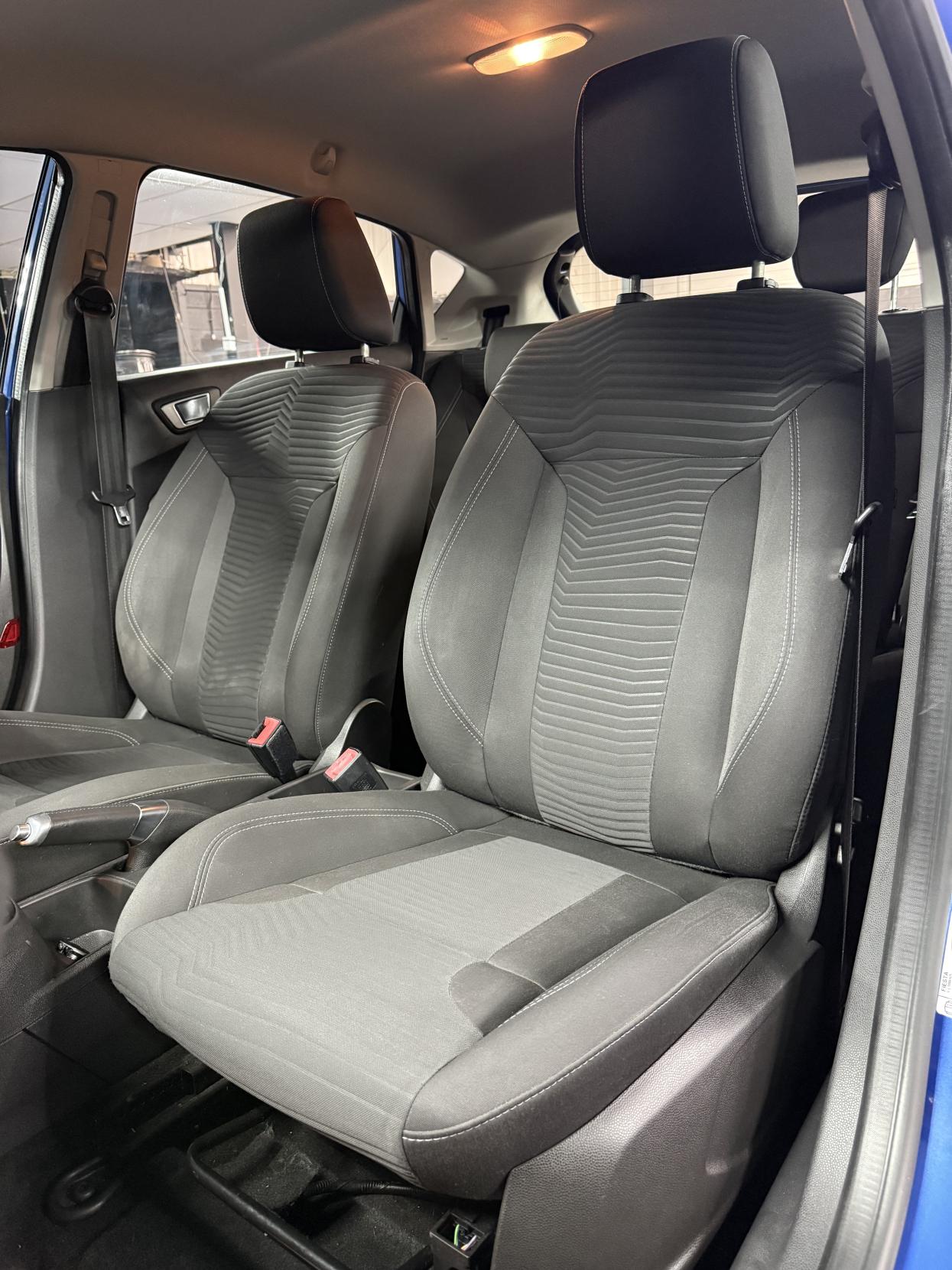 Ford Fiesta 1.6 Zetec Hatchback 5dr Petrol Powershift Euro 5 (105 ps)