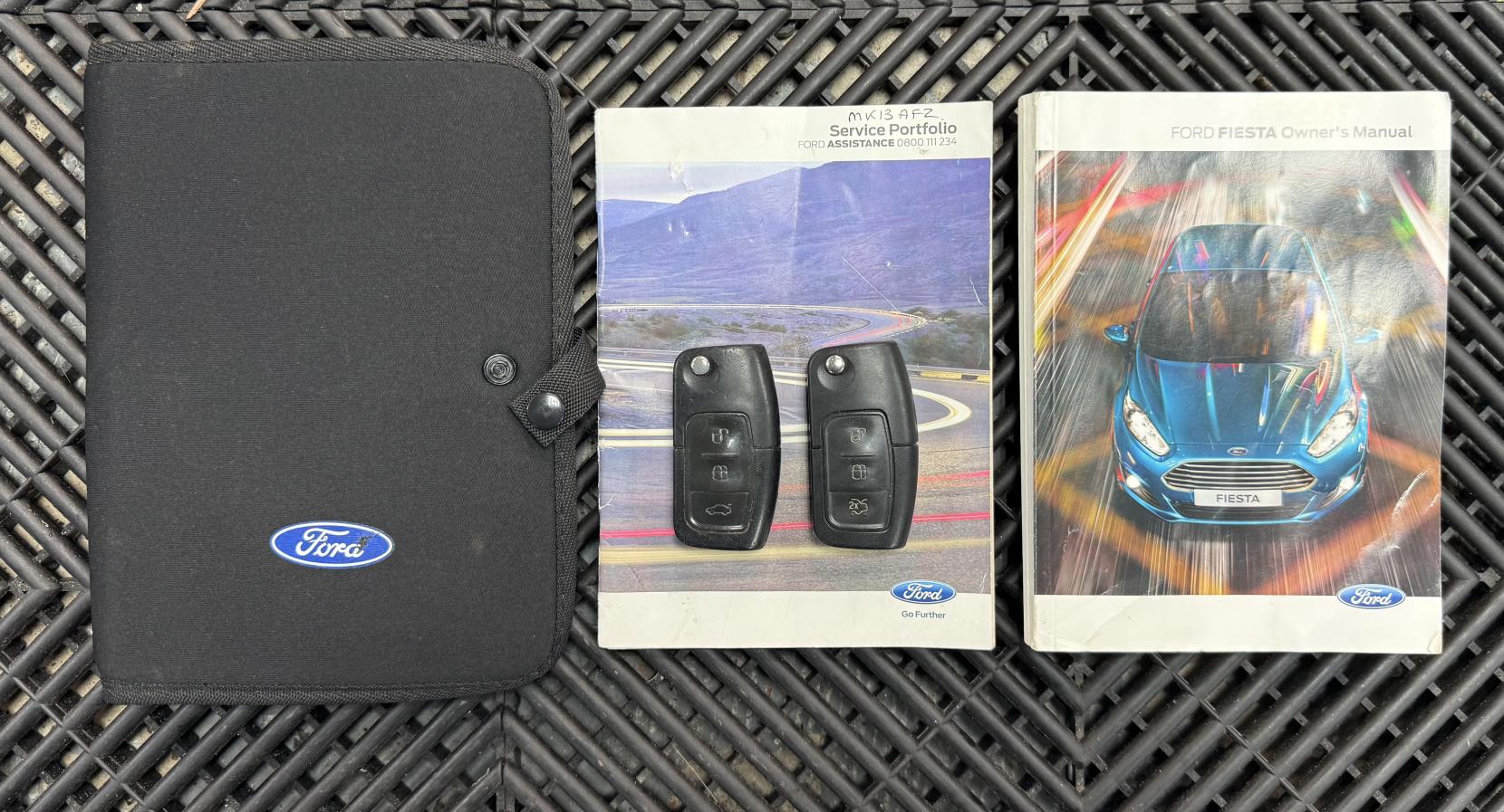 Ford Fiesta 1.6 Zetec Hatchback 5dr Petrol Powershift Euro 5 (105 ps)