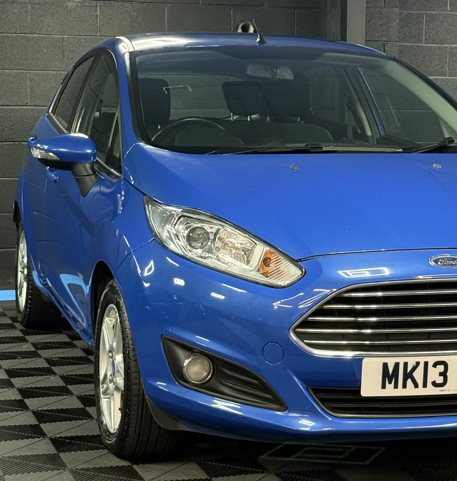 Ford Fiesta 1.6 Zetec Hatchback 5dr Petrol Powershift Euro 5 (105 ps)