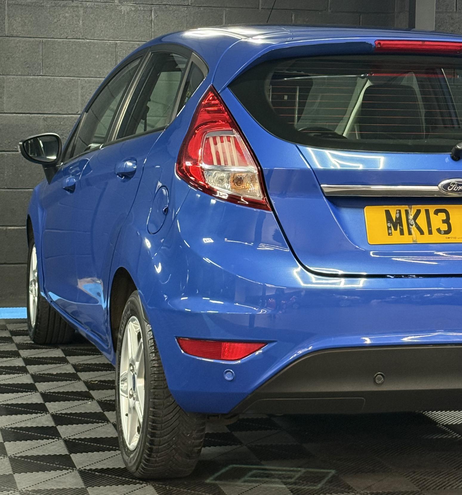 Ford Fiesta 1.6 Zetec Hatchback 5dr Petrol Powershift Euro 5 (105 ps)