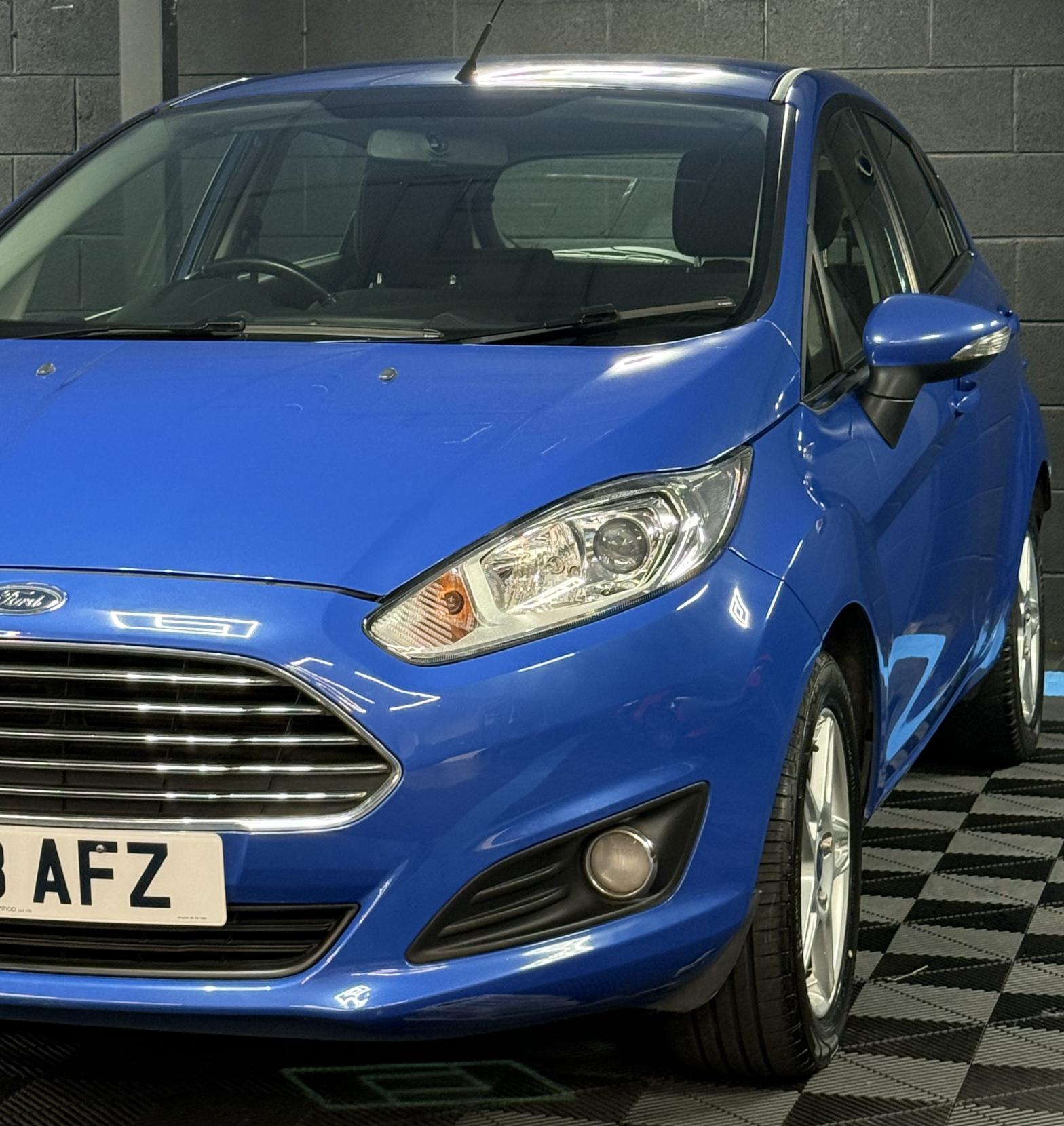 Ford Fiesta 1.6 Zetec Hatchback 5dr Petrol Powershift Euro 5 (105 ps)