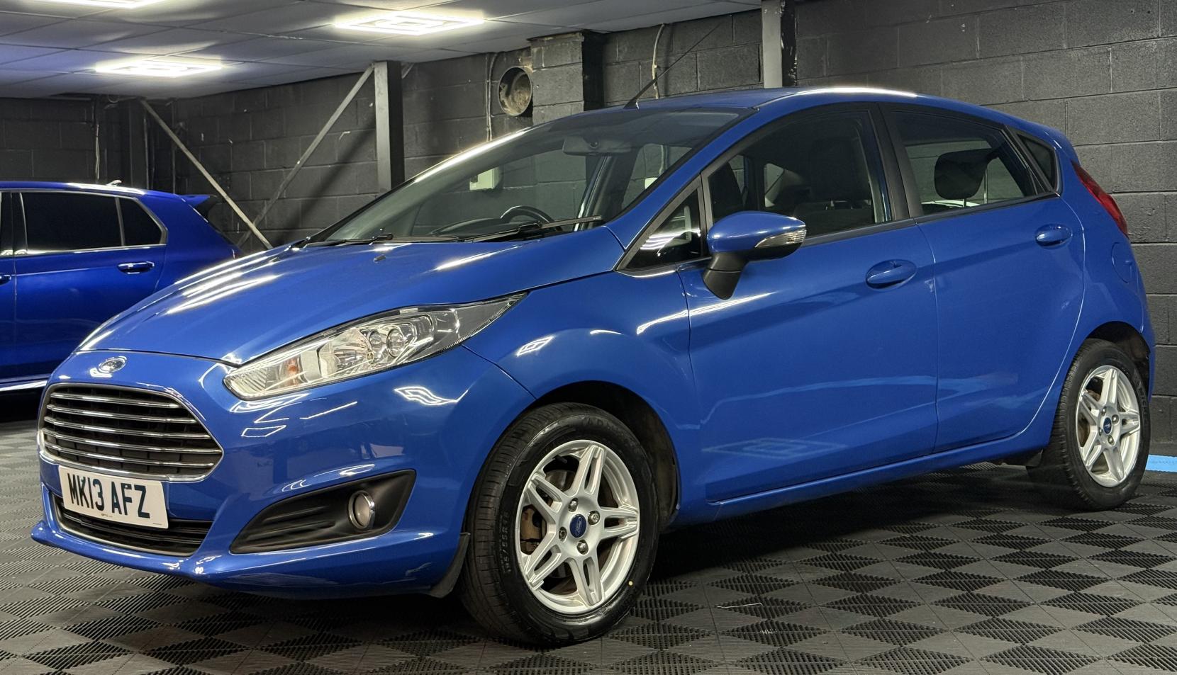 Ford Fiesta 1.6 Zetec Hatchback 5dr Petrol Powershift Euro 5 (105 ps)