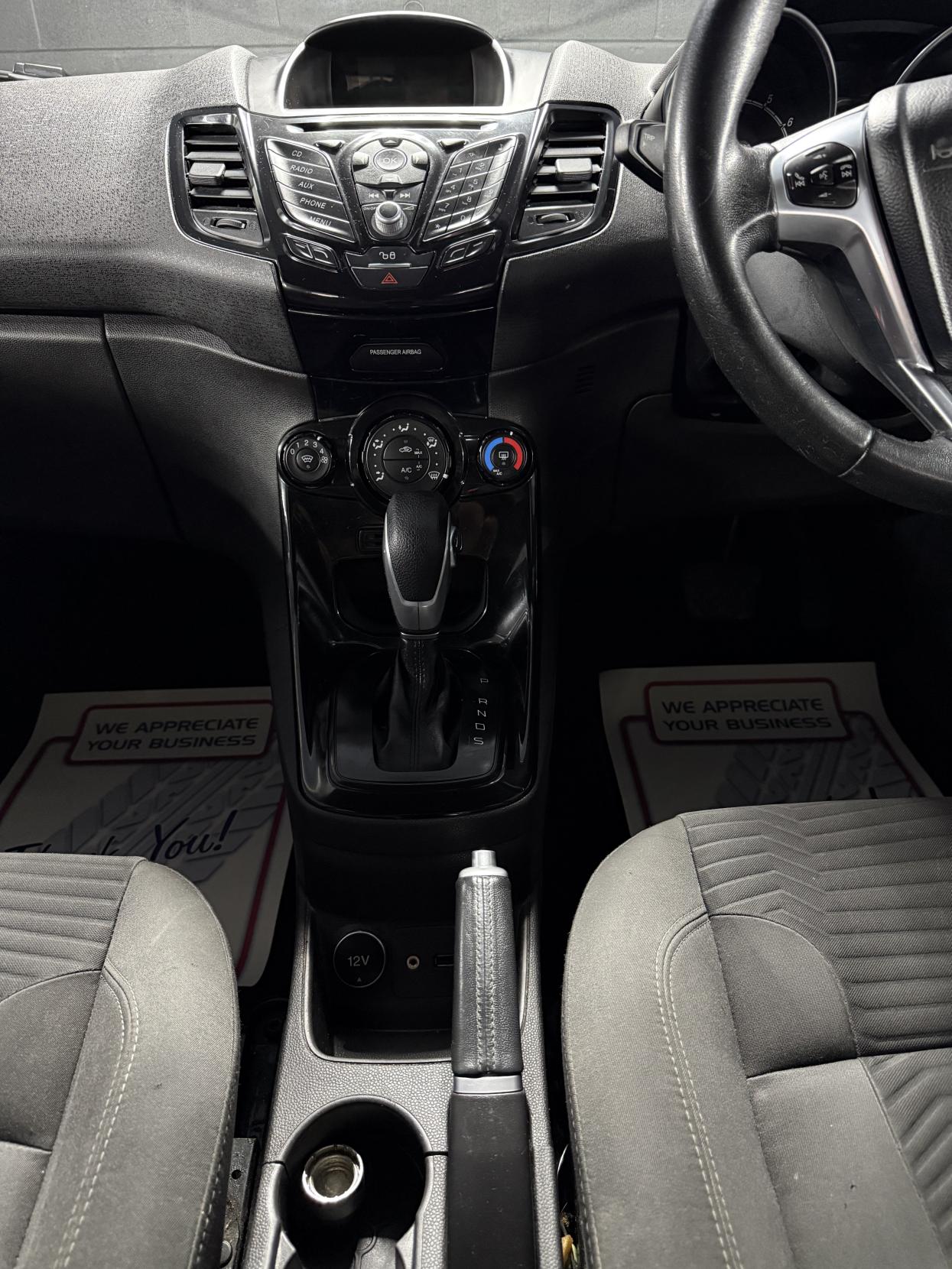 Ford Fiesta 1.6 Zetec Hatchback 5dr Petrol Powershift Euro 5 (105 ps)