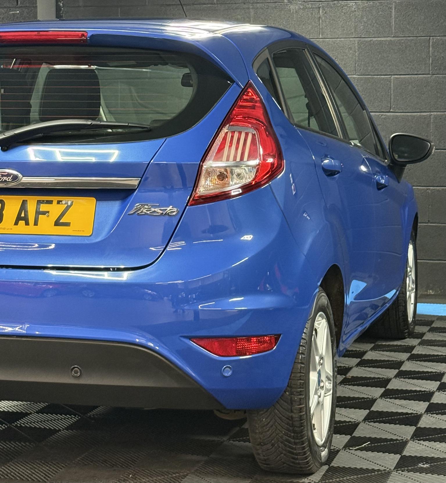 Ford Fiesta 1.6 Zetec Hatchback 5dr Petrol Powershift Euro 5 (105 ps)