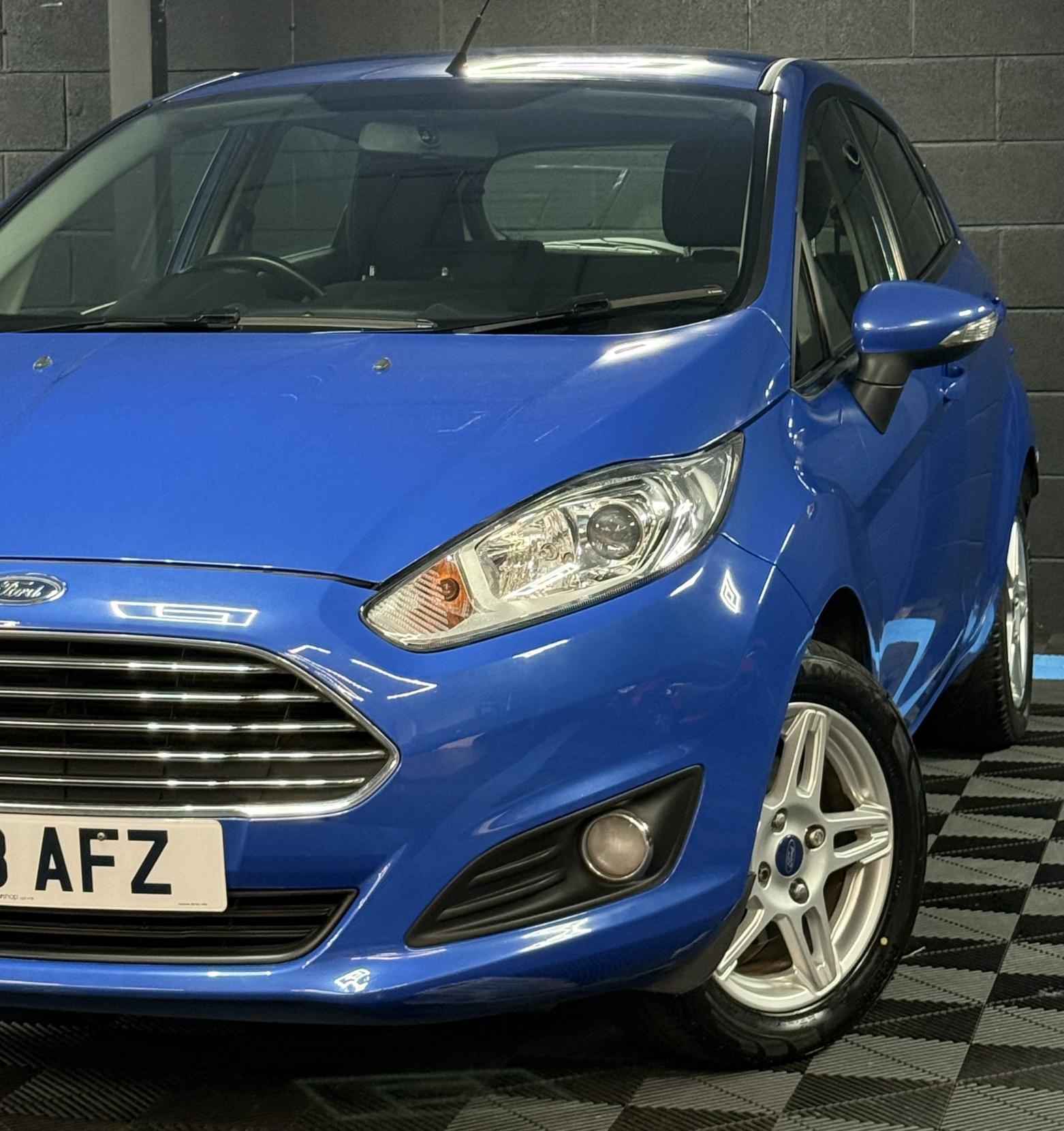 Ford Fiesta 1.6 Zetec Hatchback 5dr Petrol Powershift Euro 5 (105 ps)