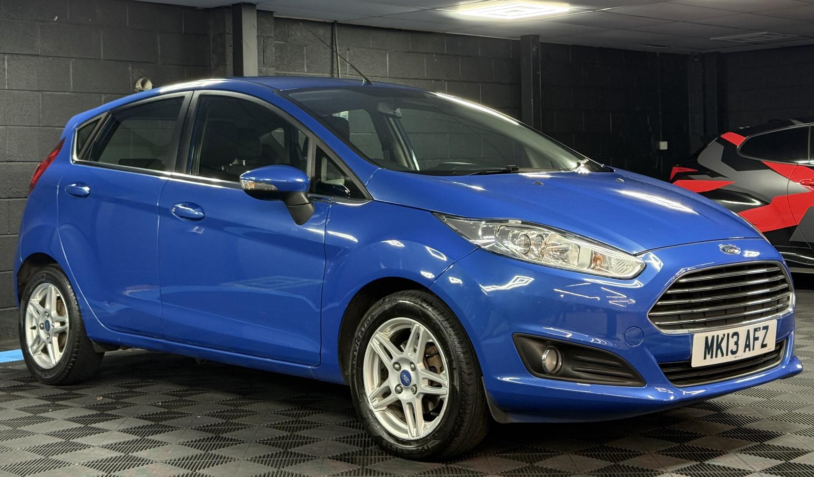 Ford Fiesta 1.6 Zetec Hatchback 5dr Petrol Powershift Euro 5 (105 ps)