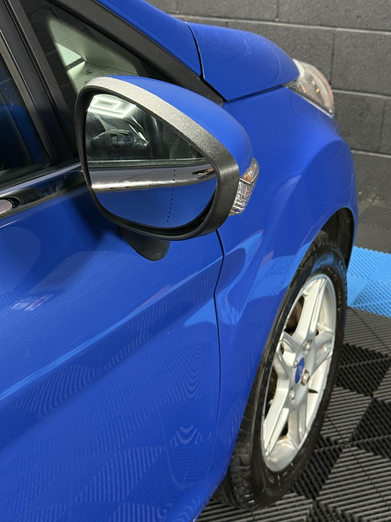 Ford Fiesta 1.6 Zetec Hatchback 5dr Petrol Powershift Euro 5 (105 ps)