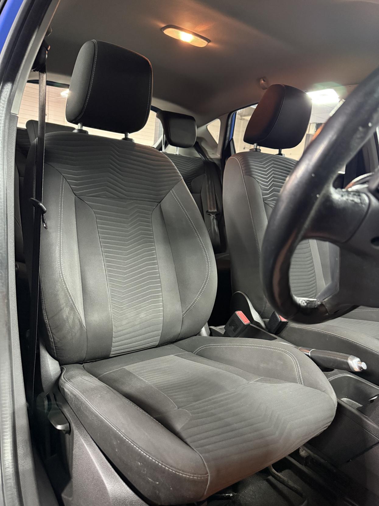 Ford Fiesta 1.6 Zetec Hatchback 5dr Petrol Powershift Euro 5 (105 ps)