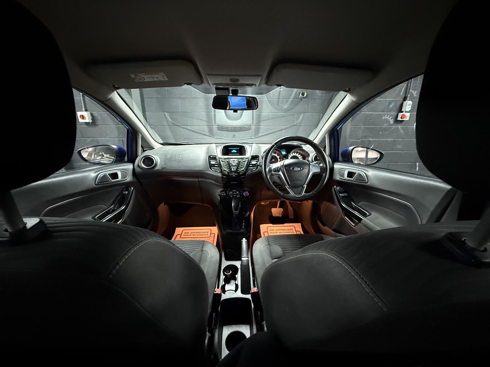 Ford Fiesta 1.6 Zetec Hatchback 5dr Petrol Powershift Euro 5 (105 ps)