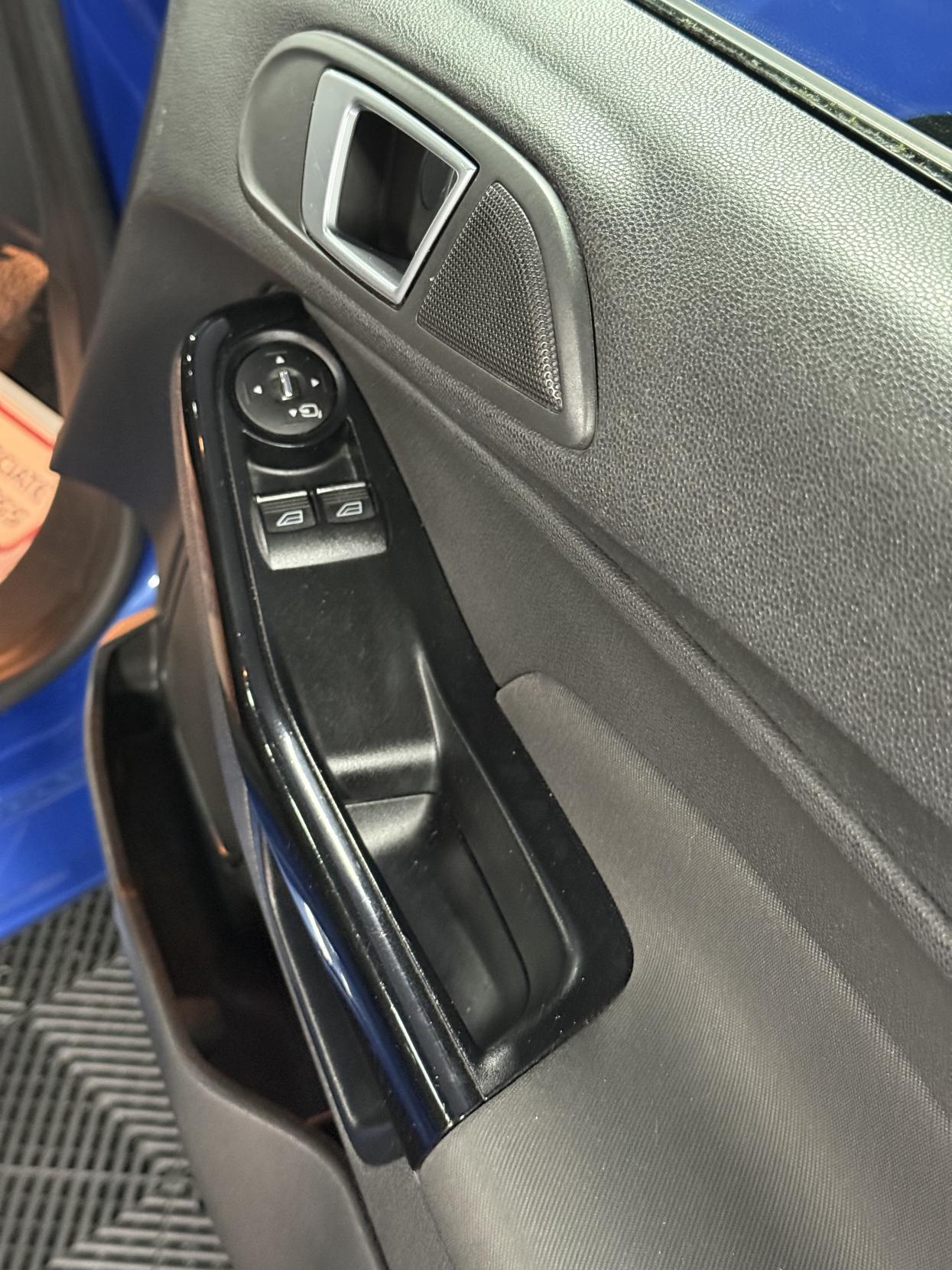 Ford Fiesta 1.6 Zetec Hatchback 5dr Petrol Powershift Euro 5 (105 ps)