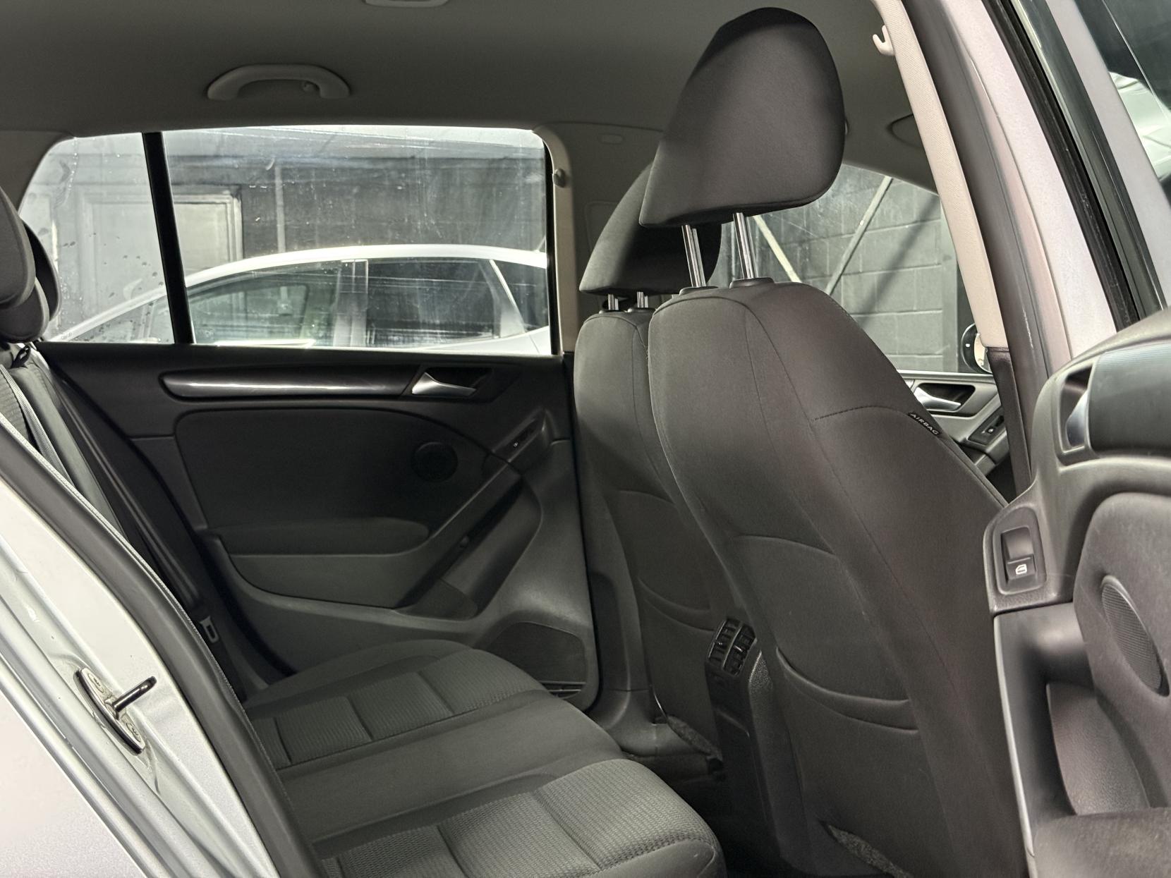 Volkswagen Golf 1.6 TDI Match Hatchback 5dr Diesel DSG Euro 5 (105 ps)