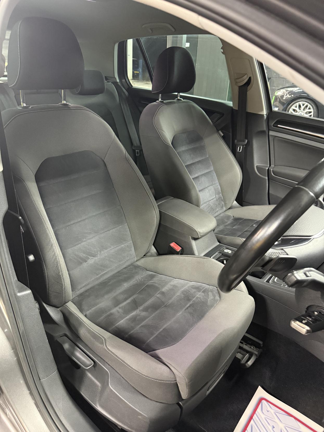 Volkswagen Golf 2.0 TDI BlueMotion Tech GT Hatchback 5dr Diesel DSG Euro 5 (s/s) (150 ps)
