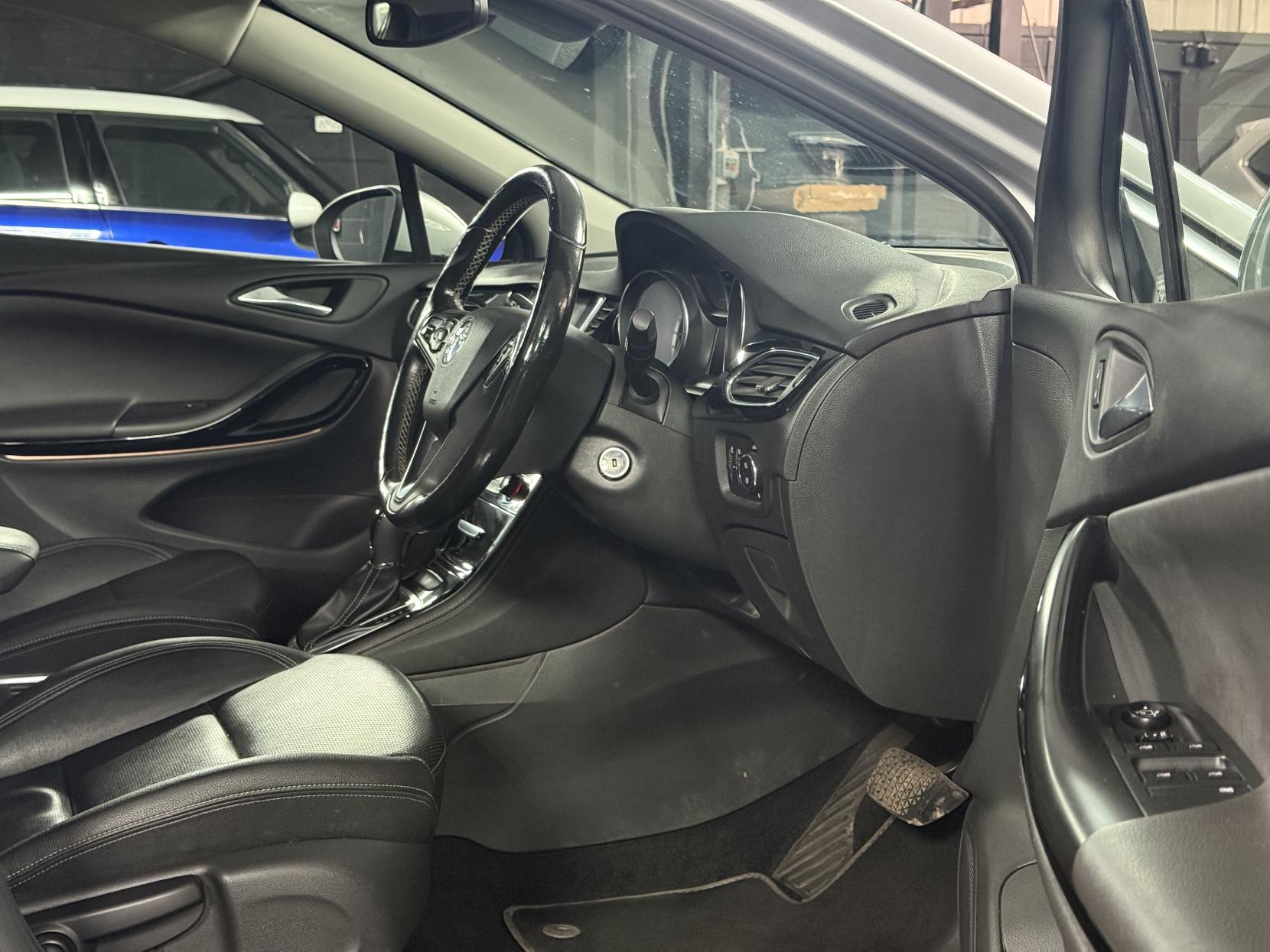 Vauxhall Astra 1.6 CDTi BlueInjection Elite Nav Hatchback 5dr Diesel Auto Euro 6 (136 ps)