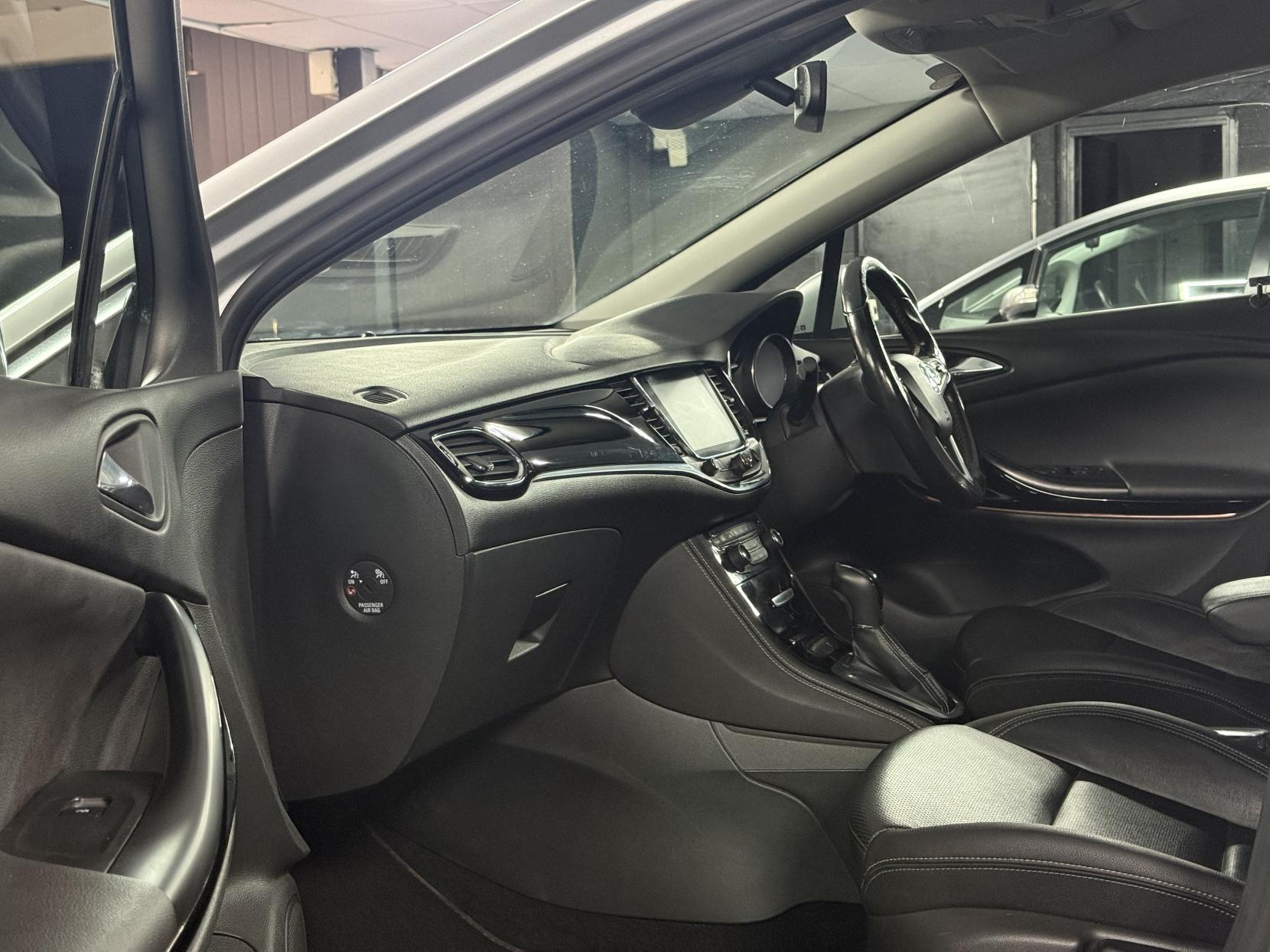 Vauxhall Astra 1.6 CDTi BlueInjection Elite Nav Hatchback 5dr Diesel Auto Euro 6 (136 ps)