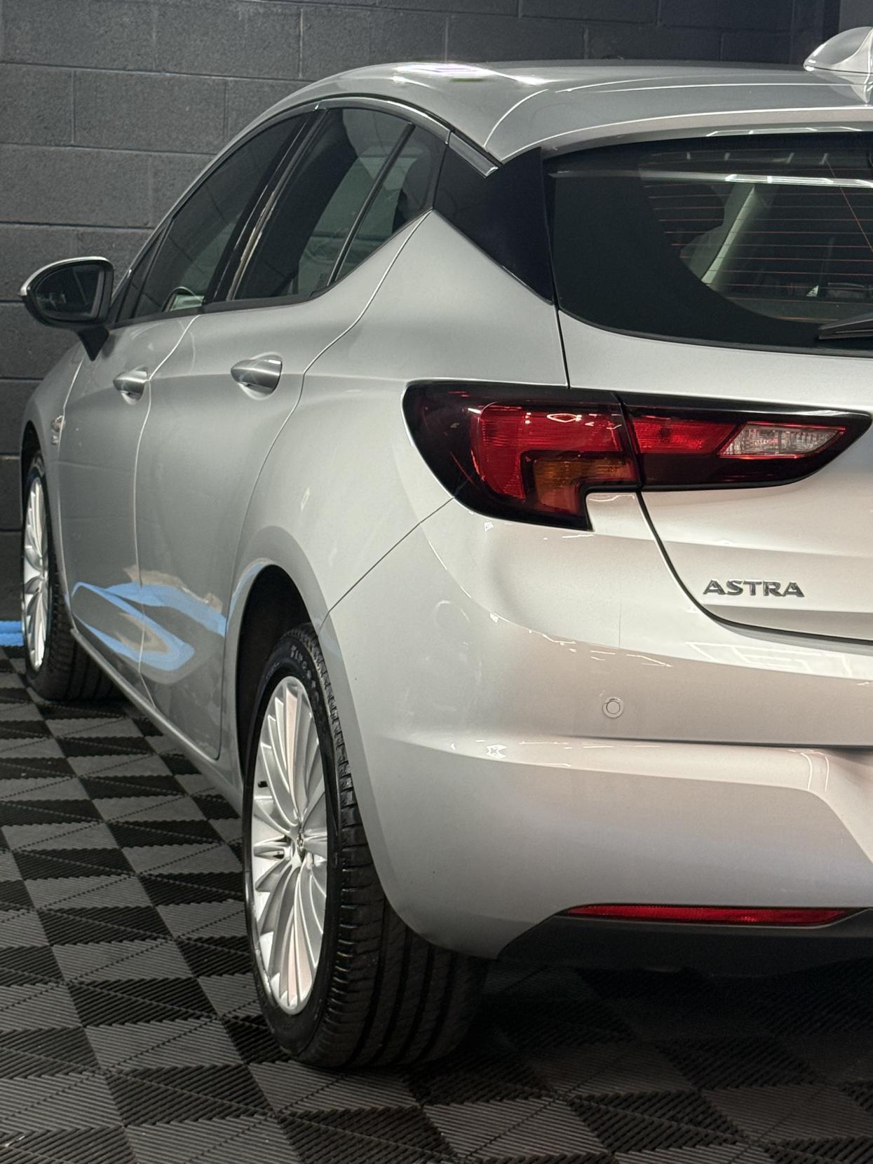 Vauxhall Astra 1.6 CDTi BlueInjection Elite Nav Hatchback 5dr Diesel Auto Euro 6 (136 ps)