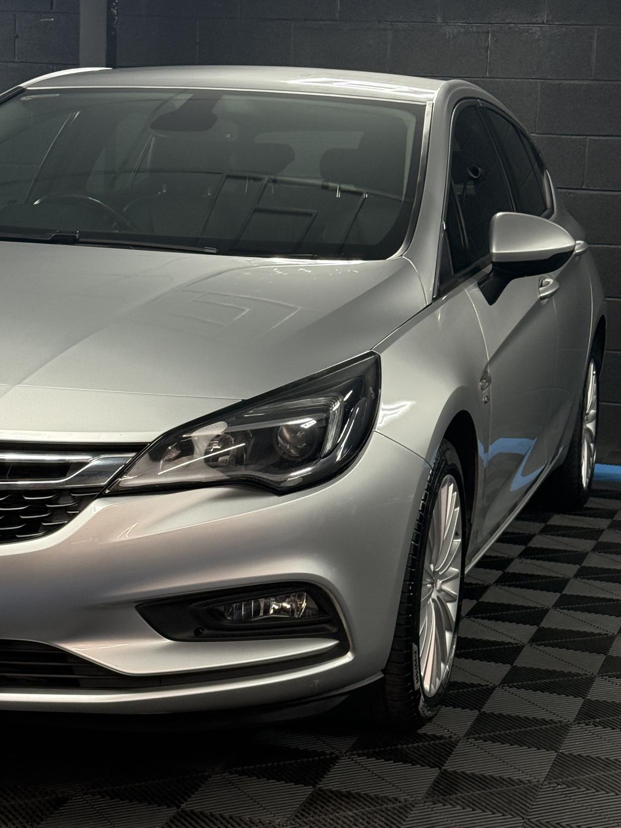 Vauxhall Astra 1.6 CDTi BlueInjection Elite Nav Hatchback 5dr Diesel Auto Euro 6 (136 ps)