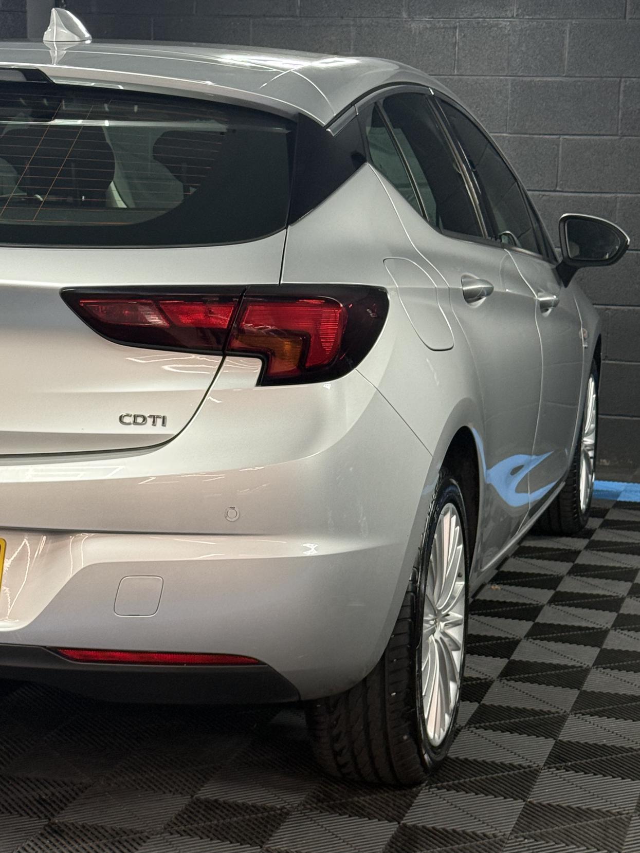 Vauxhall Astra 1.6 CDTi BlueInjection Elite Nav Hatchback 5dr Diesel Auto Euro 6 (136 ps)