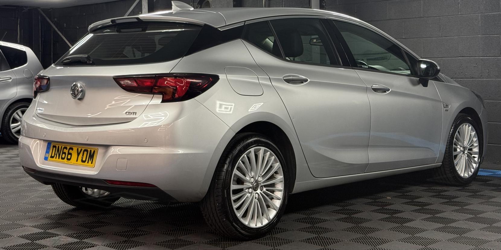 Vauxhall Astra 1.6 CDTi BlueInjection Elite Nav Hatchback 5dr Diesel Auto Euro 6 (136 ps)