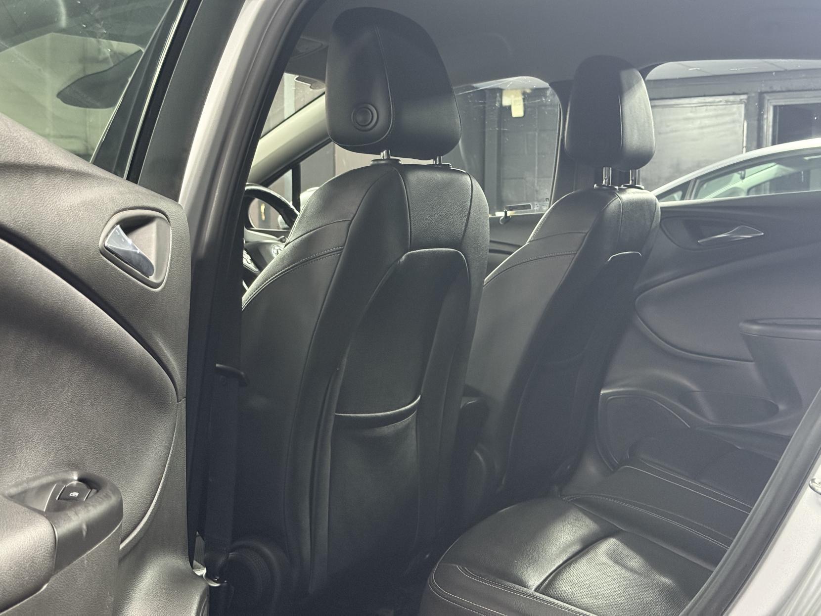 Vauxhall Astra 1.6 CDTi BlueInjection Elite Nav Hatchback 5dr Diesel Auto Euro 6 (136 ps)