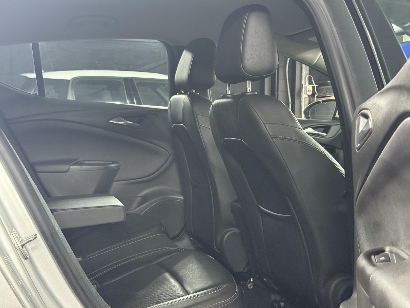 Vauxhall Astra 1.6 CDTi BlueInjection Elite Nav Hatchback 5dr Diesel Auto Euro 6 (136 ps)