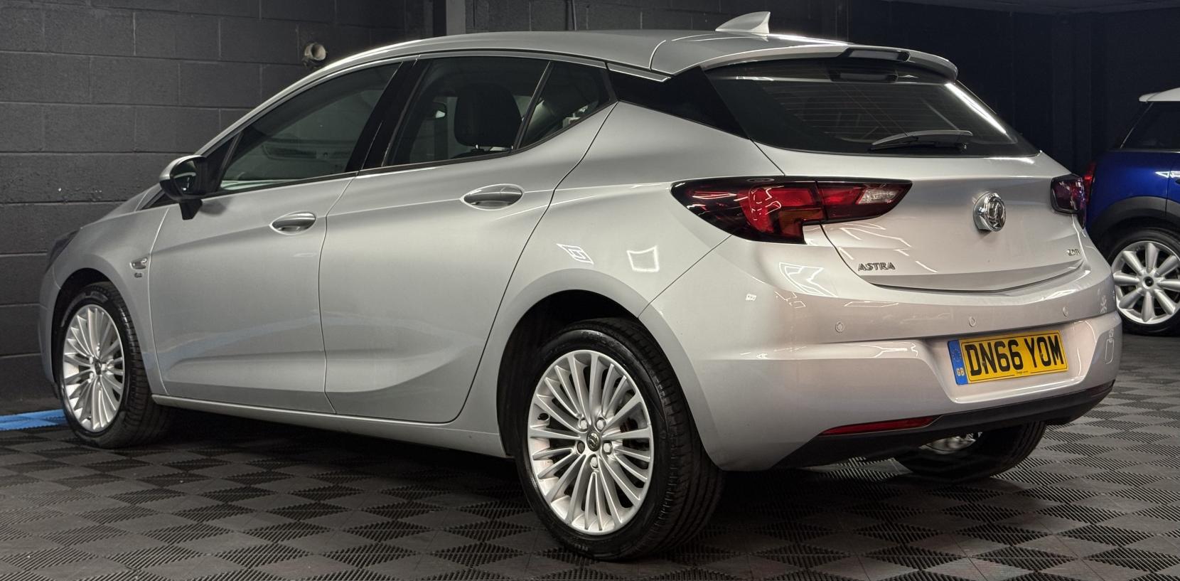 Vauxhall Astra 1.6 CDTi BlueInjection Elite Nav Hatchback 5dr Diesel Auto Euro 6 (136 ps)