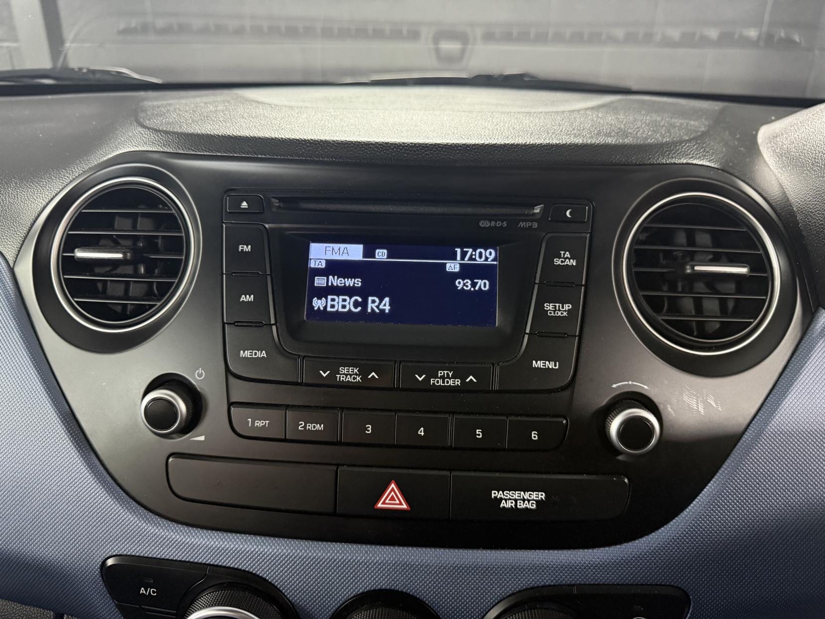 Hyundai i10 1.2 SE Hatchback 5dr Petrol Auto Euro 5 (87 ps)