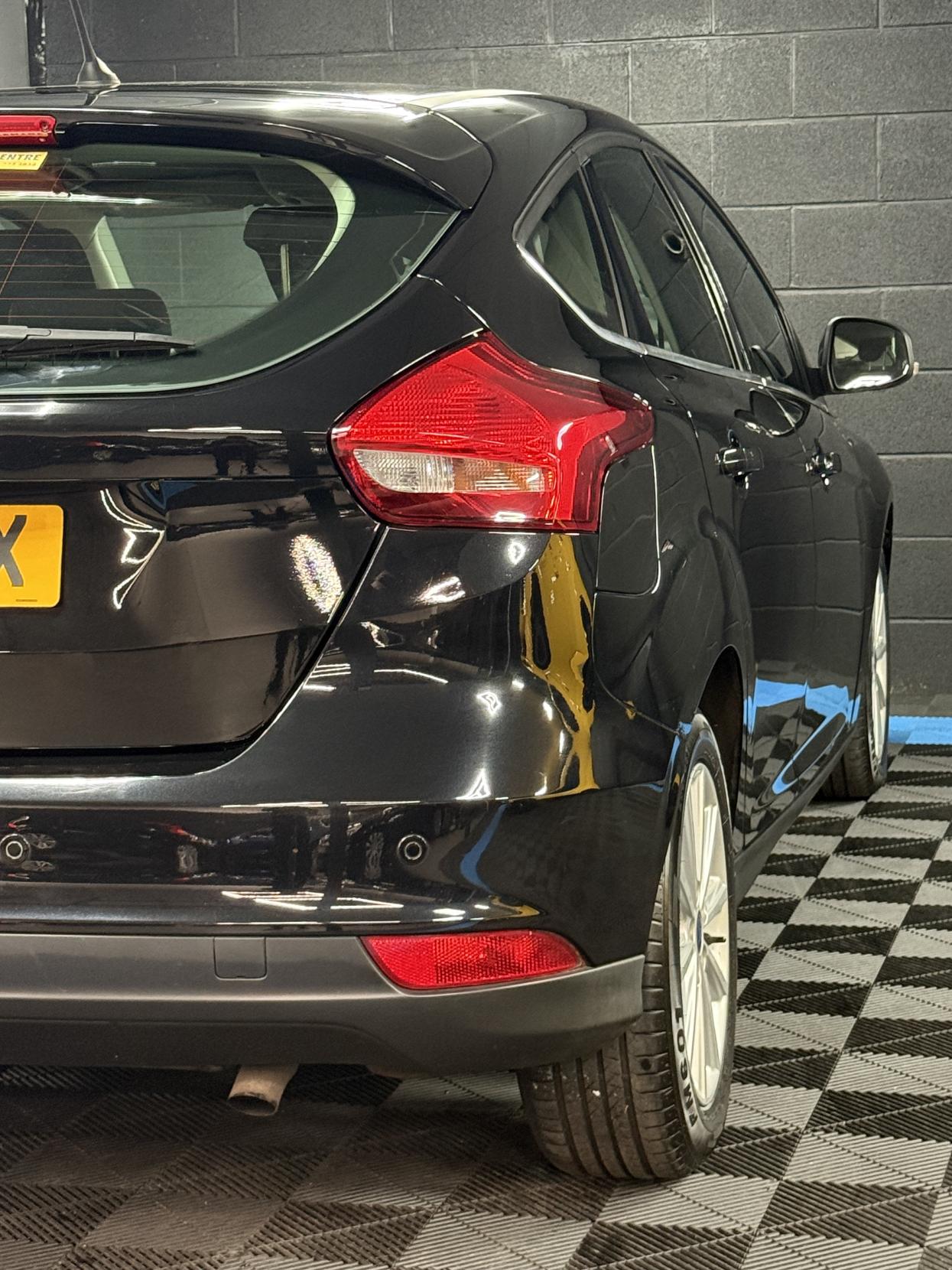 Ford Focus 1.6 Titanium Hatchback 5dr Petrol Powershift Euro 6 (125 ps)