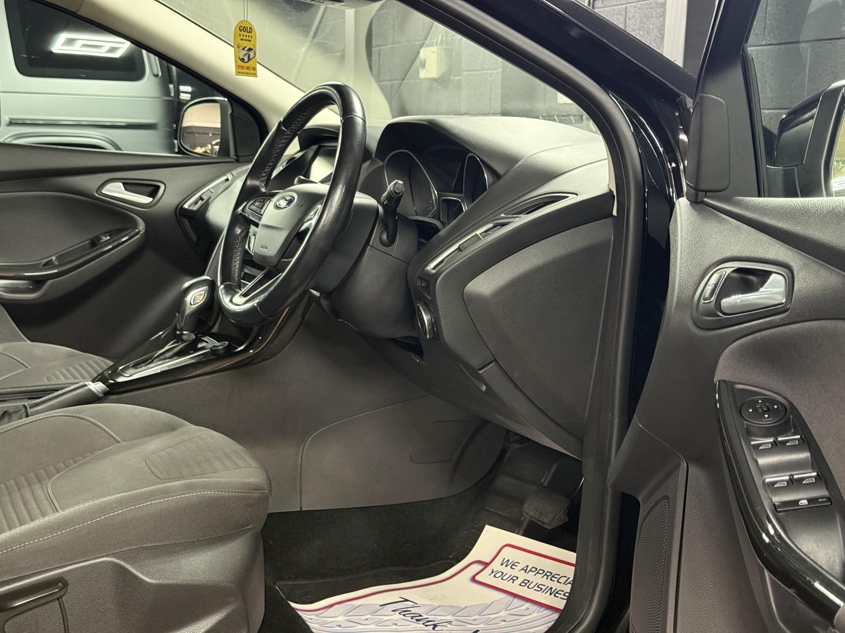 Ford Focus 1.6 Titanium Hatchback 5dr Petrol Powershift Euro 6 (125 ps)