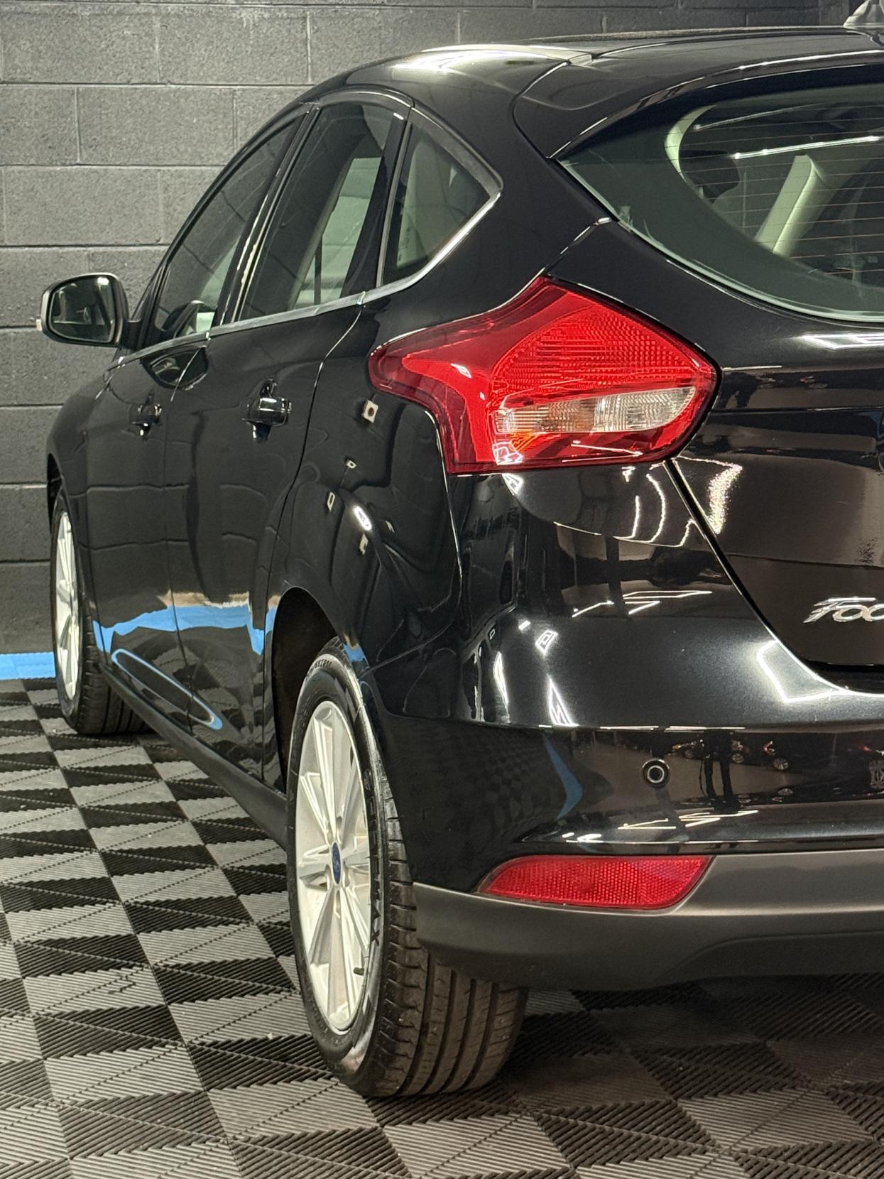 Ford Focus 1.6 Titanium Hatchback 5dr Petrol Powershift Euro 6 (125 ps)
