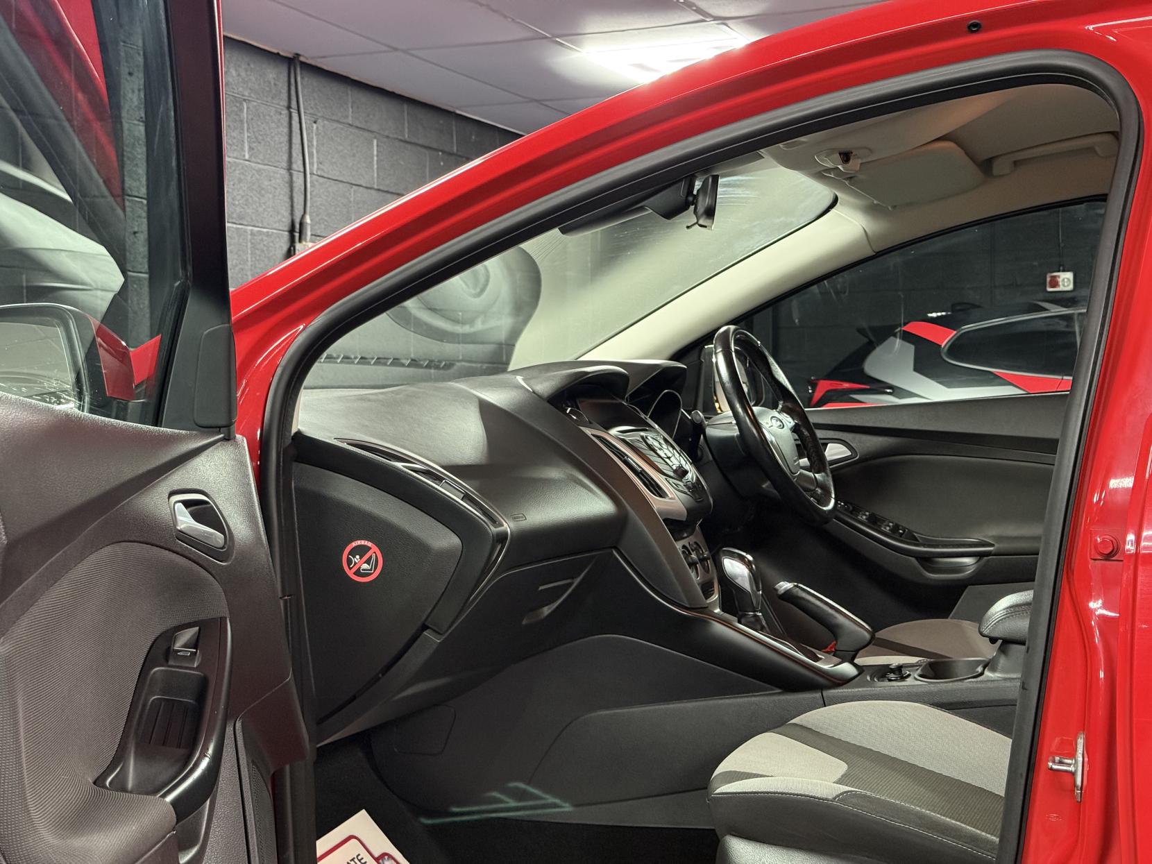 Ford Focus 2.0 TDCi Zetec S Hatchback 5dr Diesel Powershift Euro 5 (s/s) (163 ps)