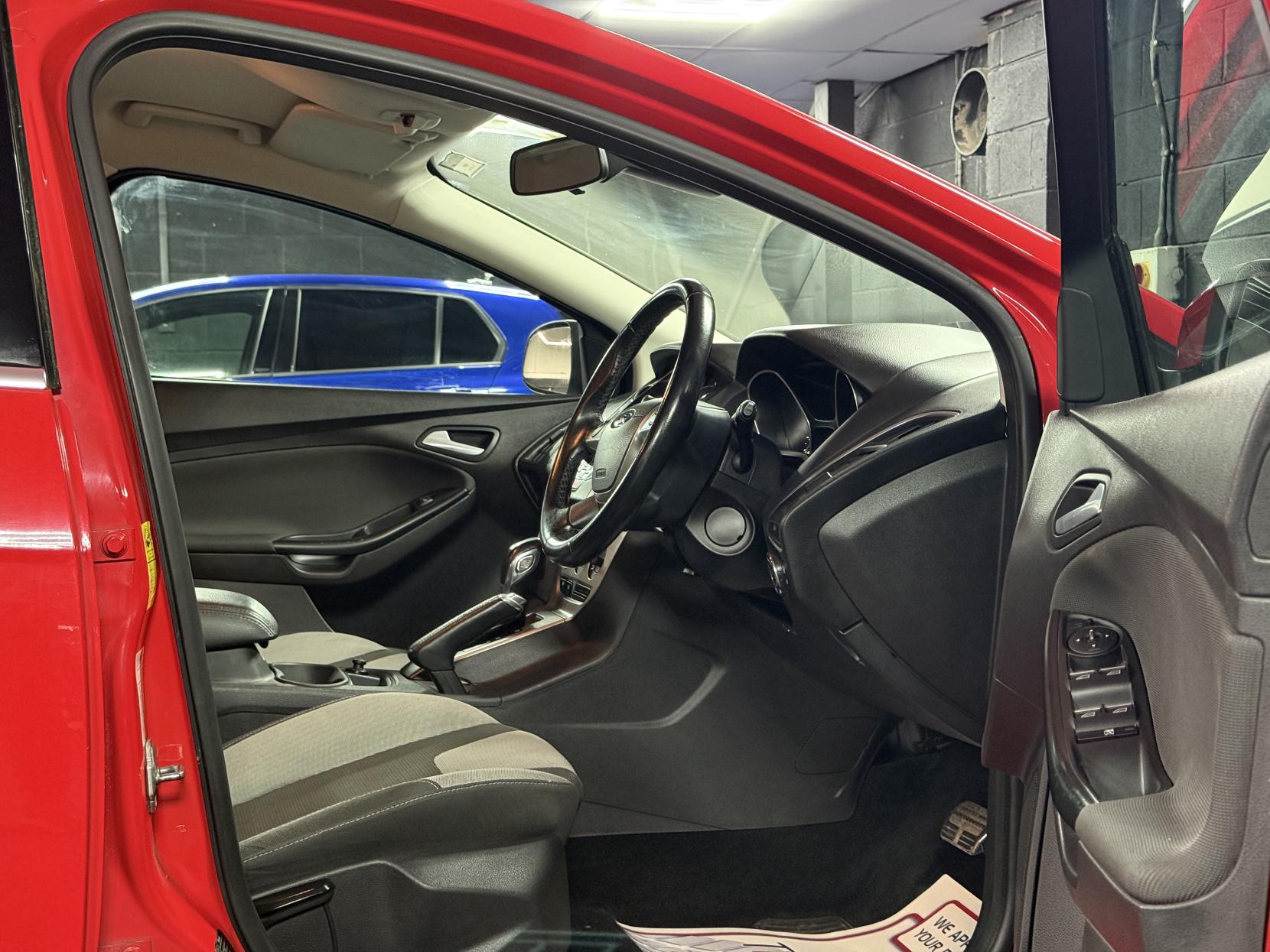 Ford Focus 2.0 TDCi Zetec S Hatchback 5dr Diesel Powershift Euro 5 (s/s) (163 ps)