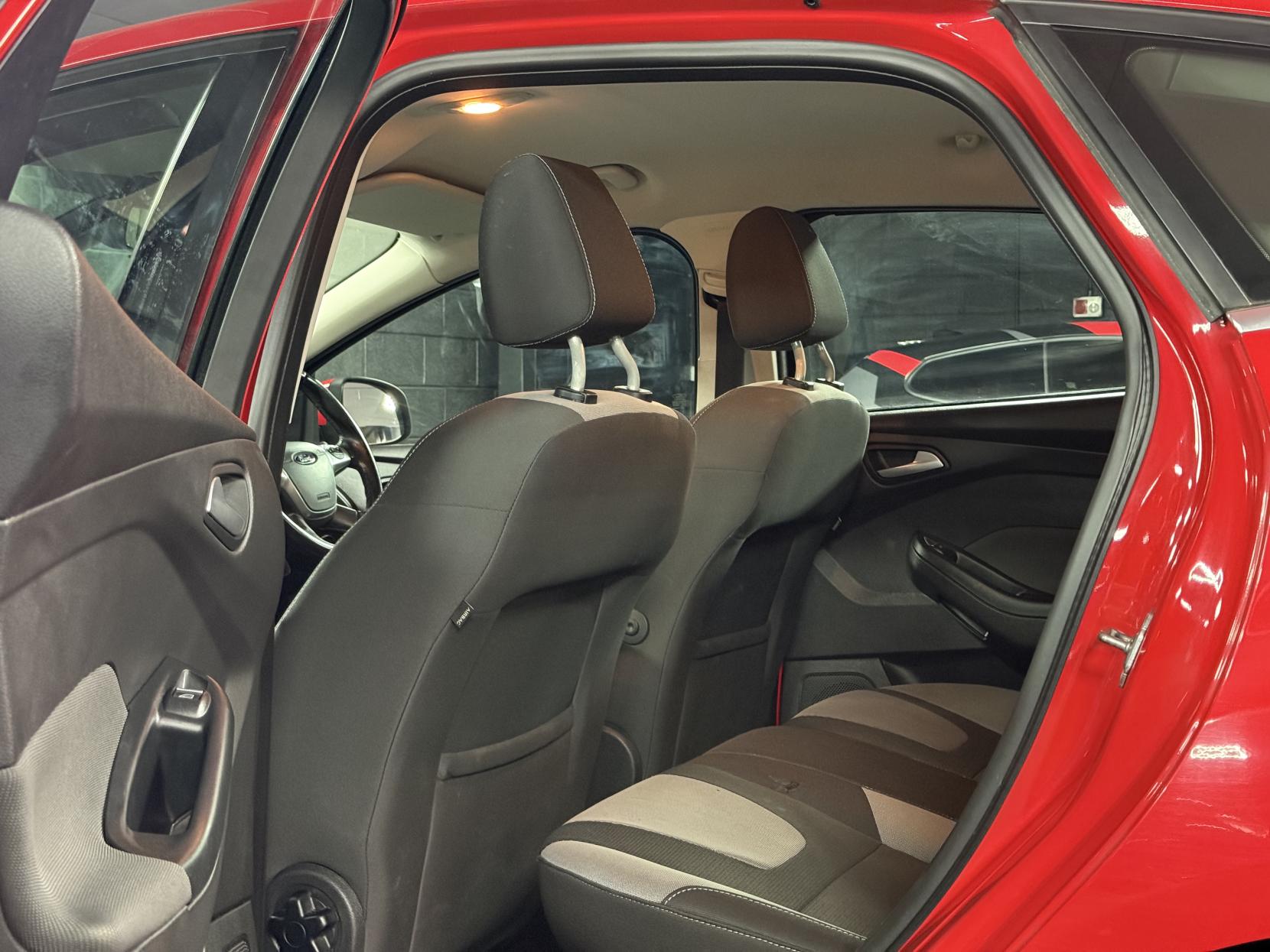 Ford Focus 2.0 TDCi Zetec S Hatchback 5dr Diesel Powershift Euro 5 (s/s) (163 ps)