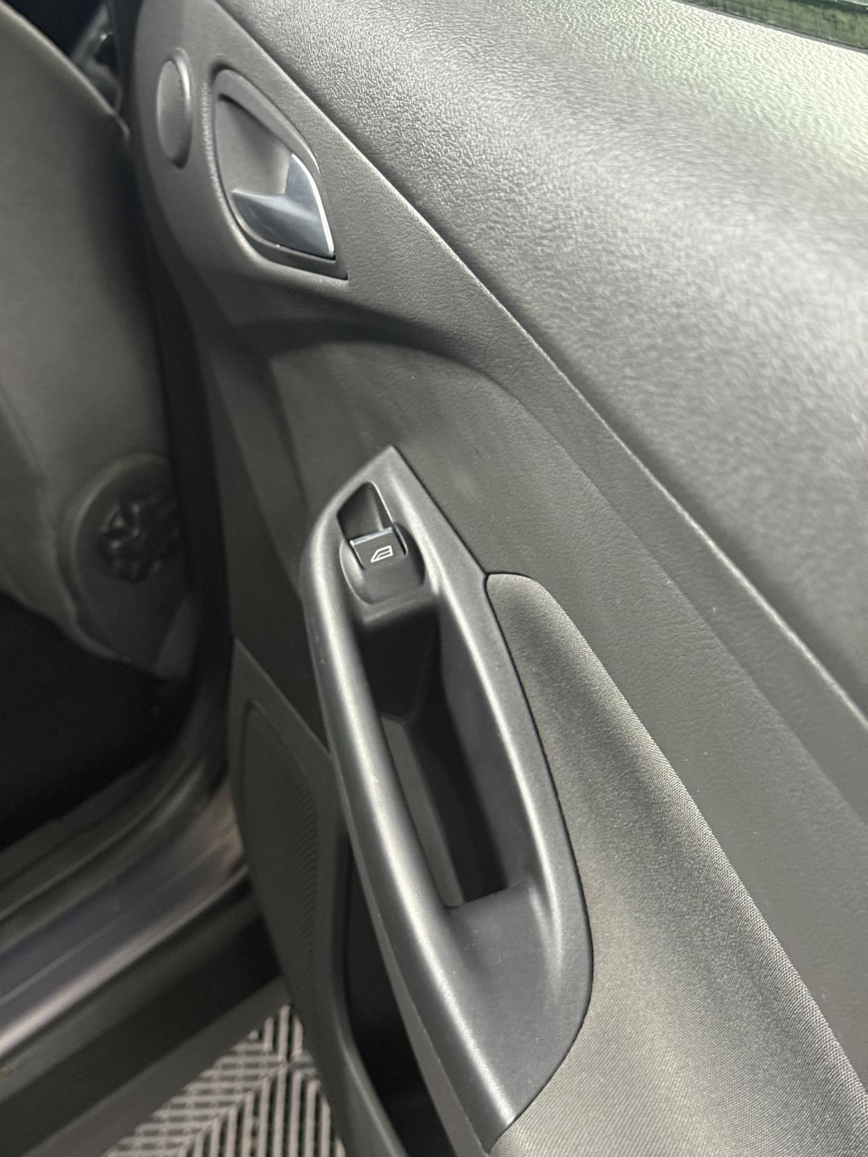 Ford Focus 2.0 TDCi Titanium Navigator Hatchback 5dr Diesel Powershift Euro 5 (140 ps)