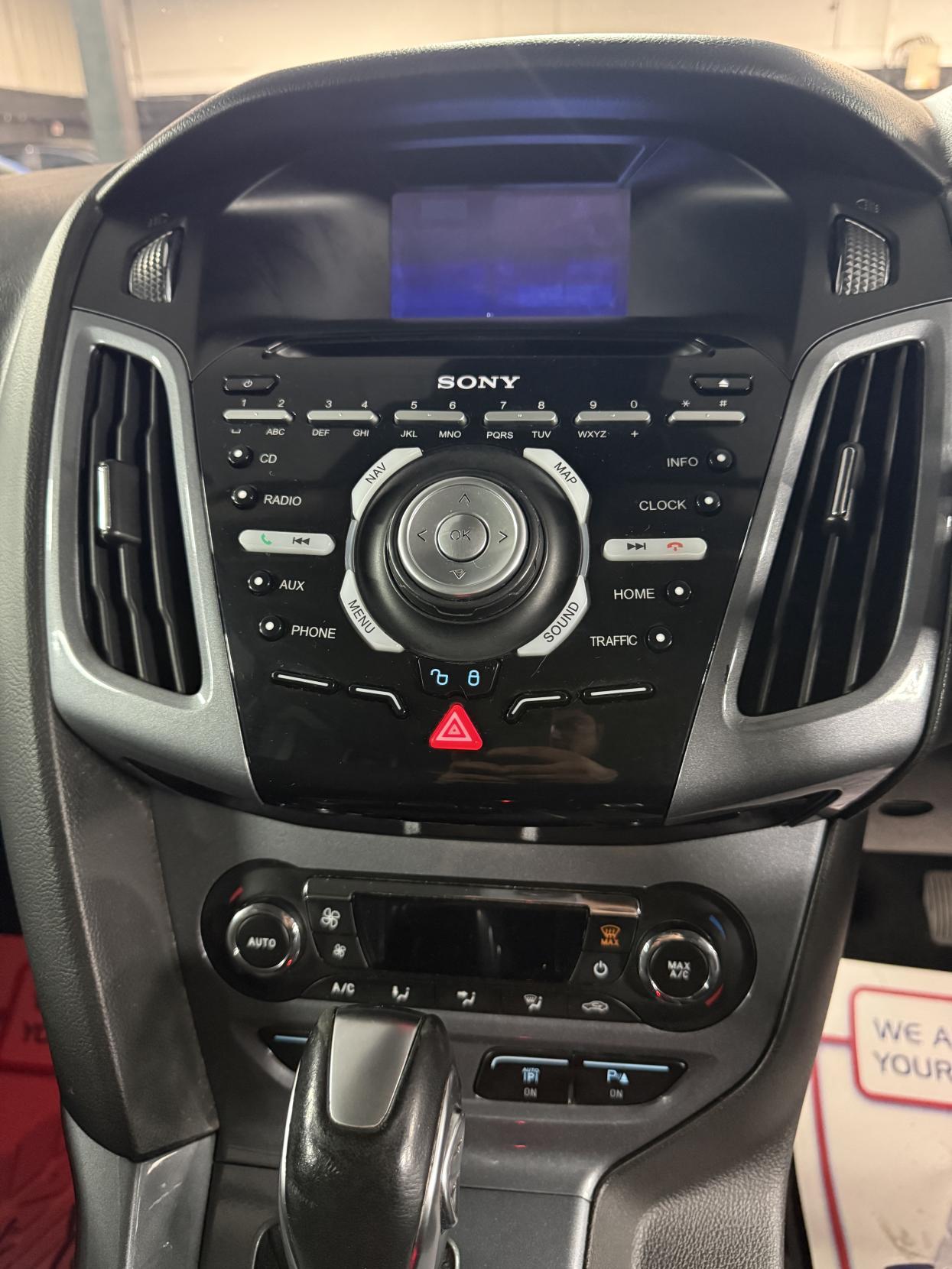 Ford Focus 2.0 TDCi Titanium Navigator Hatchback 5dr Diesel Powershift Euro 5 (140 ps)