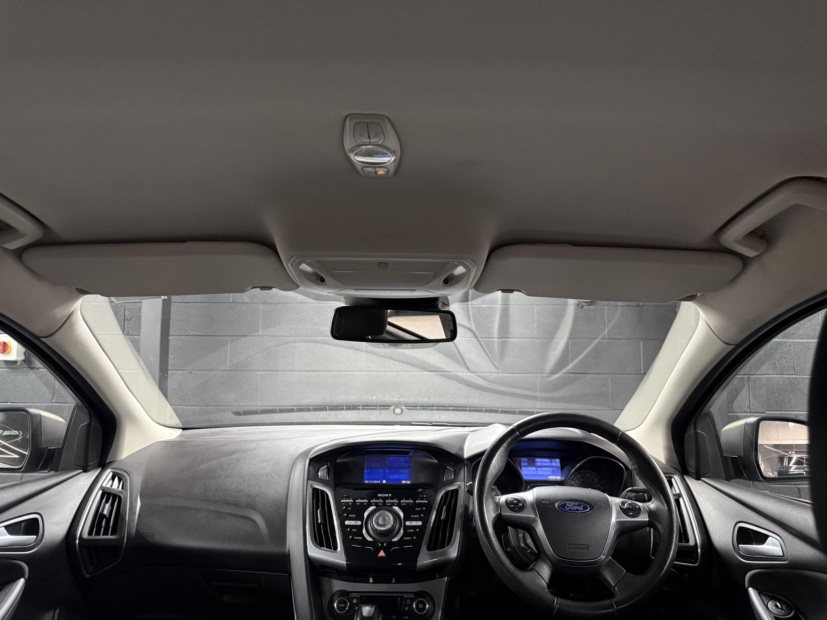 Ford Focus 2.0 TDCi Titanium Navigator Hatchback 5dr Diesel Powershift Euro 5 (140 ps)