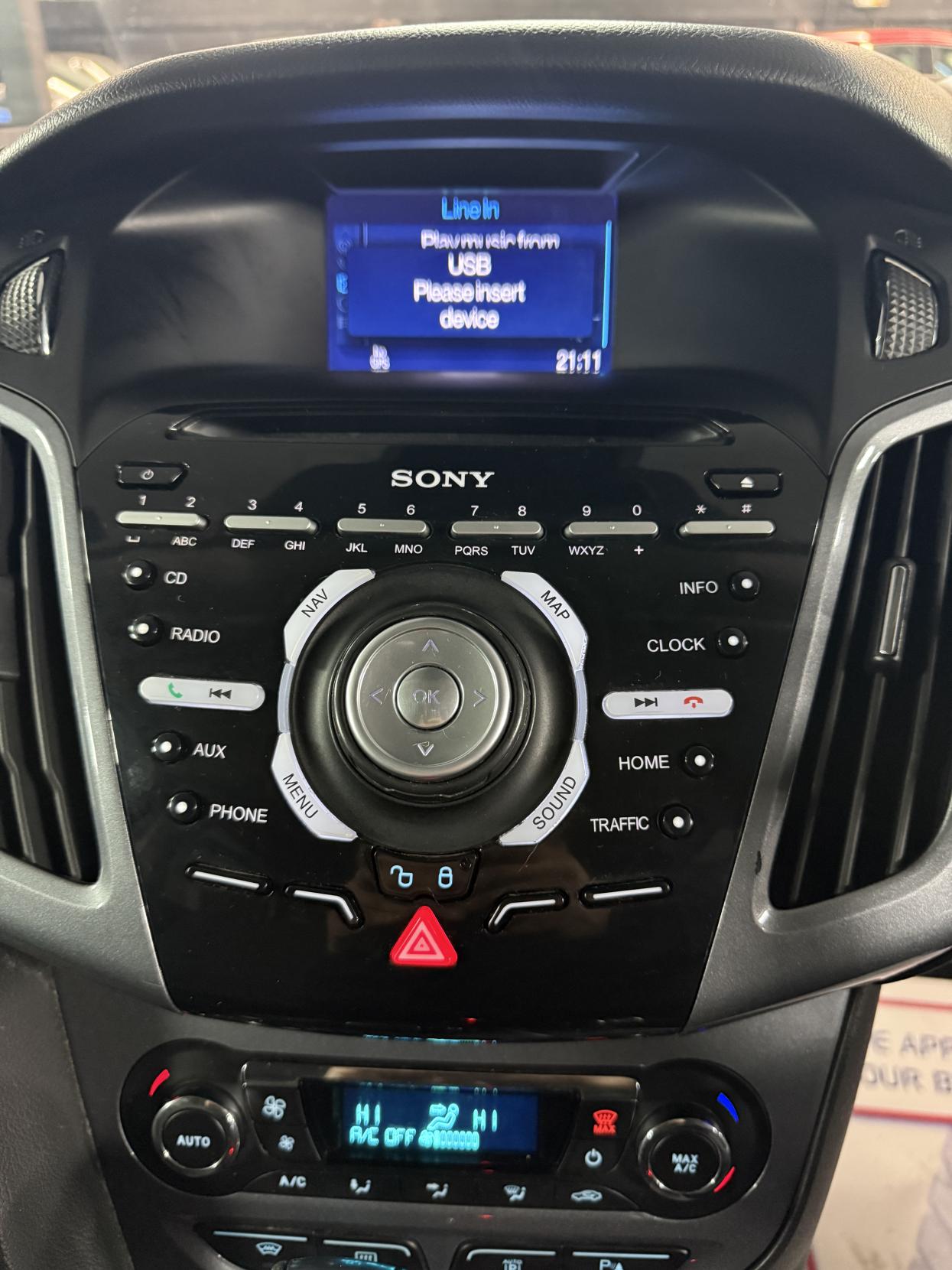 Ford Focus 2.0 TDCi Titanium Navigator Hatchback 5dr Diesel Powershift Euro 5 (140 ps)