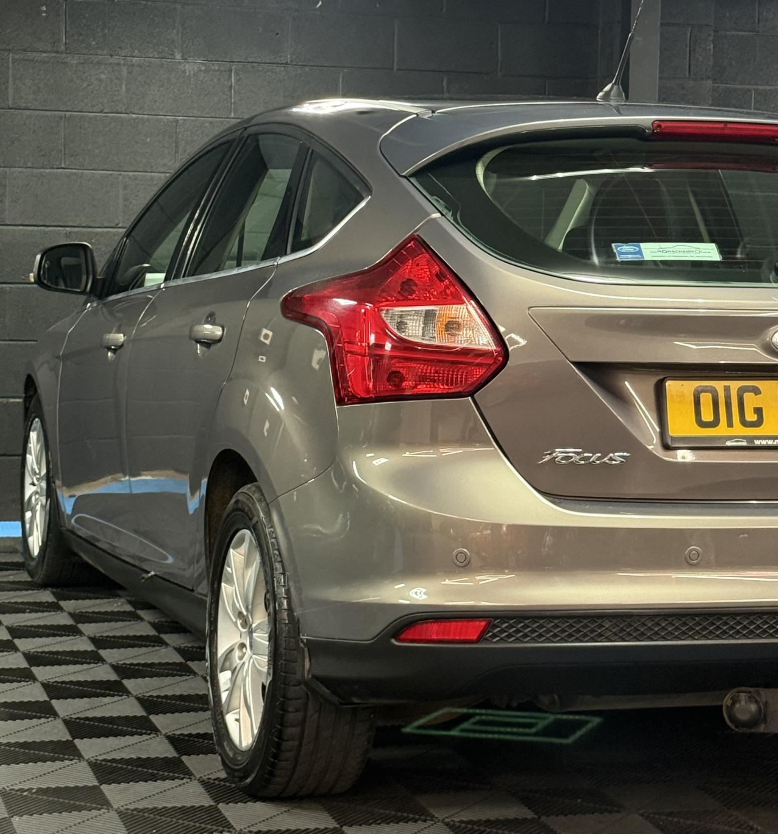 Ford Focus 2.0 TDCi Titanium Navigator Hatchback 5dr Diesel Powershift Euro 5 (140 ps)