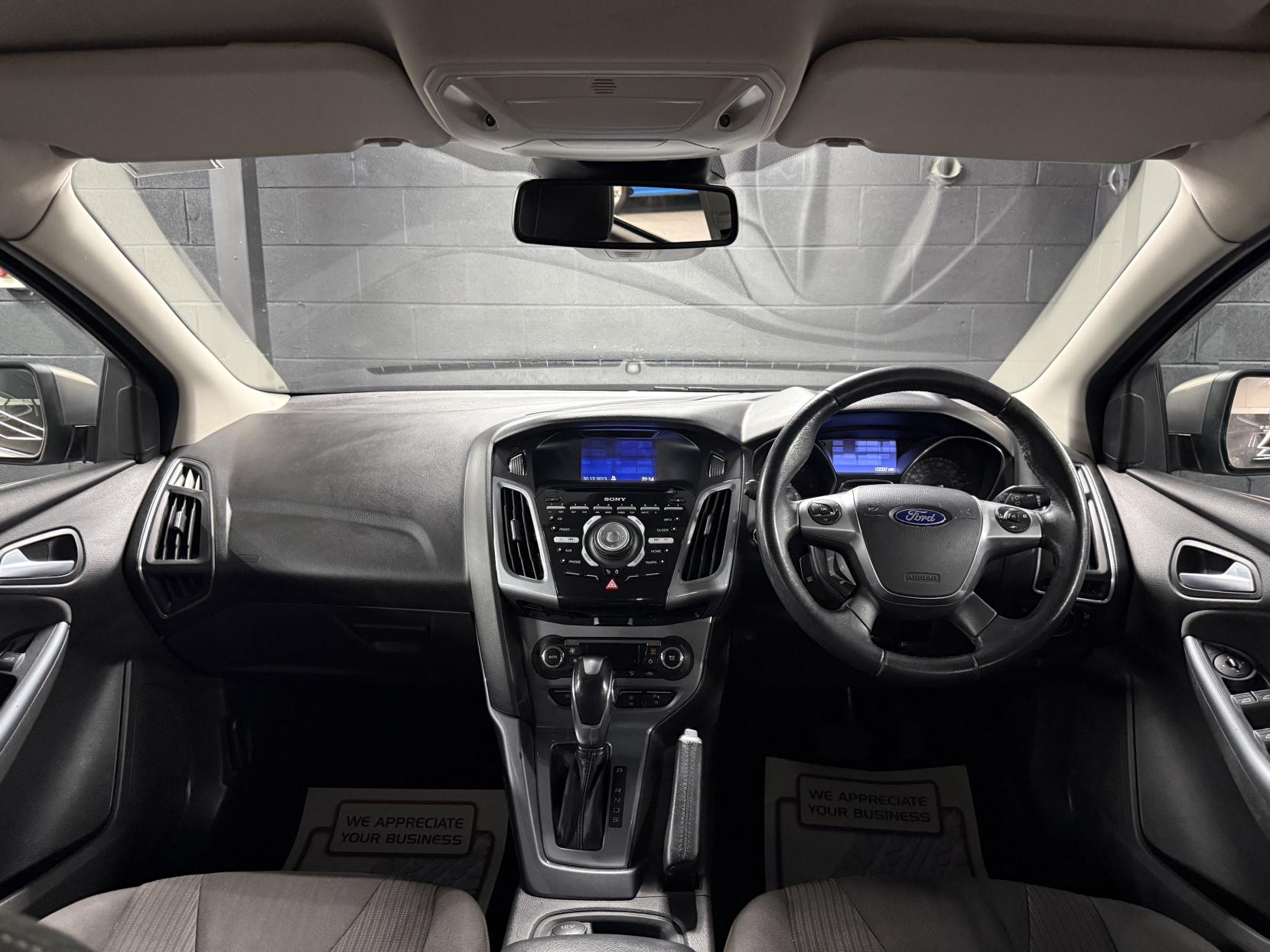 Ford Focus 2.0 TDCi Titanium Navigator Hatchback 5dr Diesel Powershift Euro 5 (140 ps)