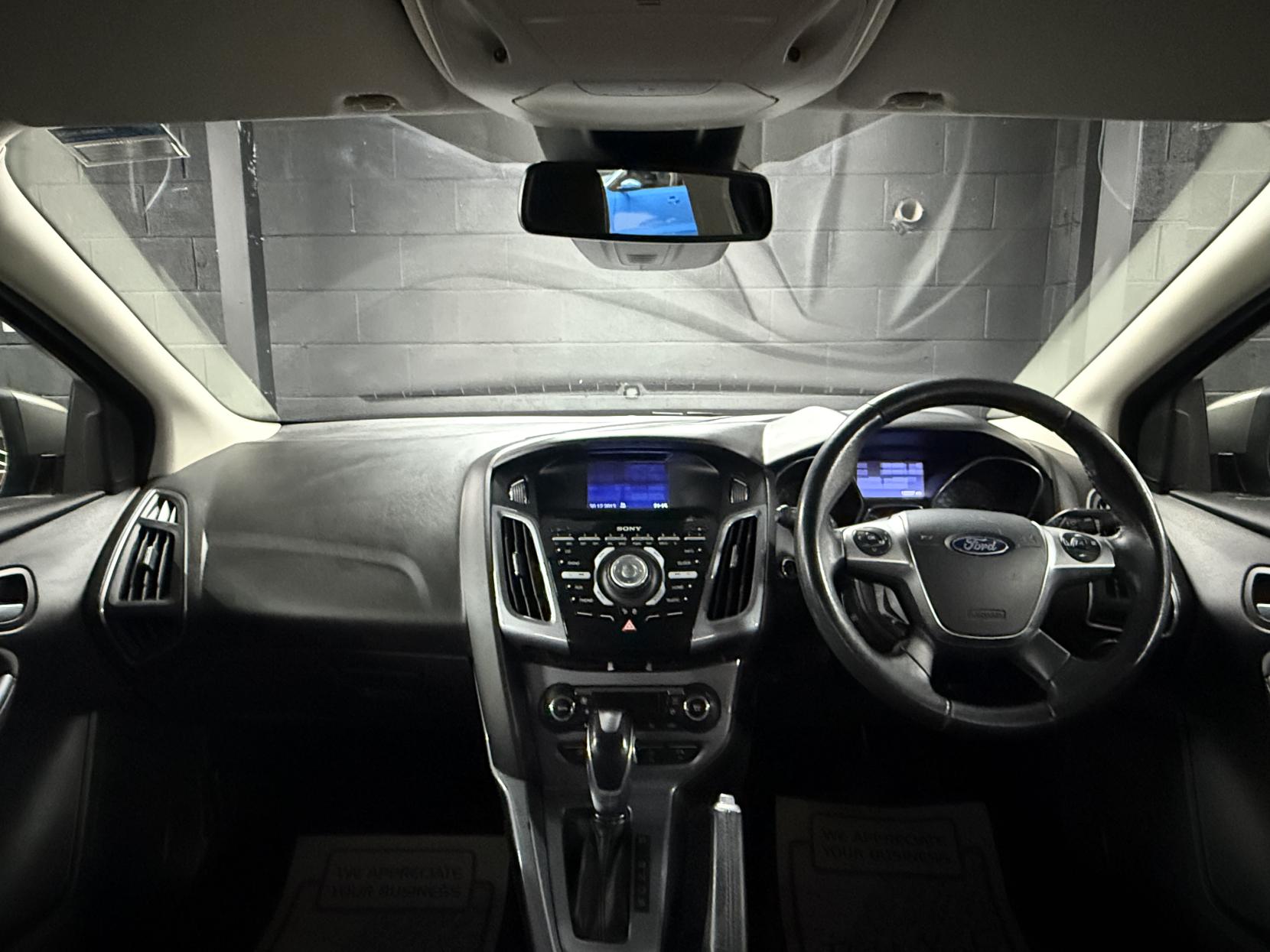 Ford Focus 2.0 TDCi Titanium Navigator Hatchback 5dr Diesel Powershift Euro 5 (140 ps)