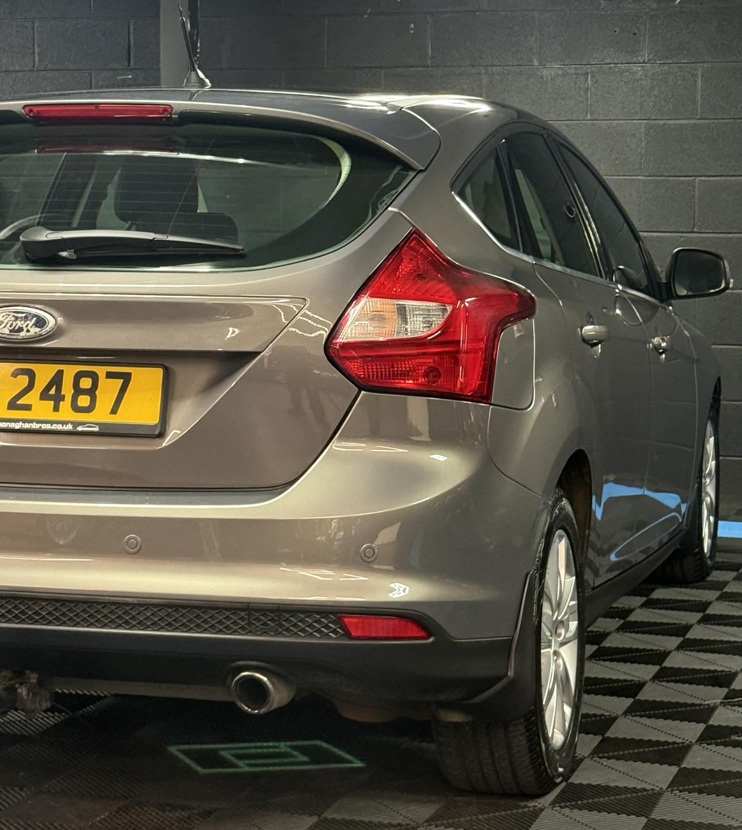 Ford Focus 2.0 TDCi Titanium Navigator Hatchback 5dr Diesel Powershift Euro 5 (140 ps)