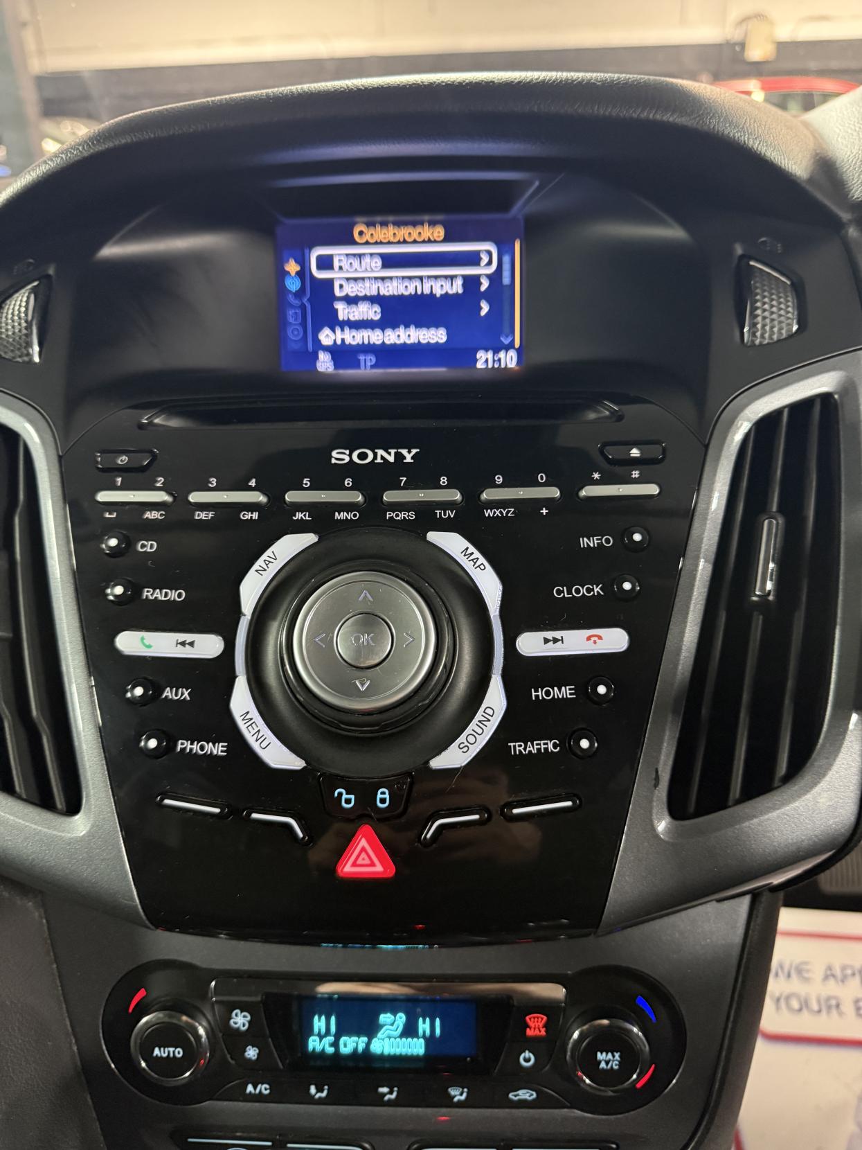 Ford Focus 2.0 TDCi Titanium Navigator Hatchback 5dr Diesel Powershift Euro 5 (140 ps)