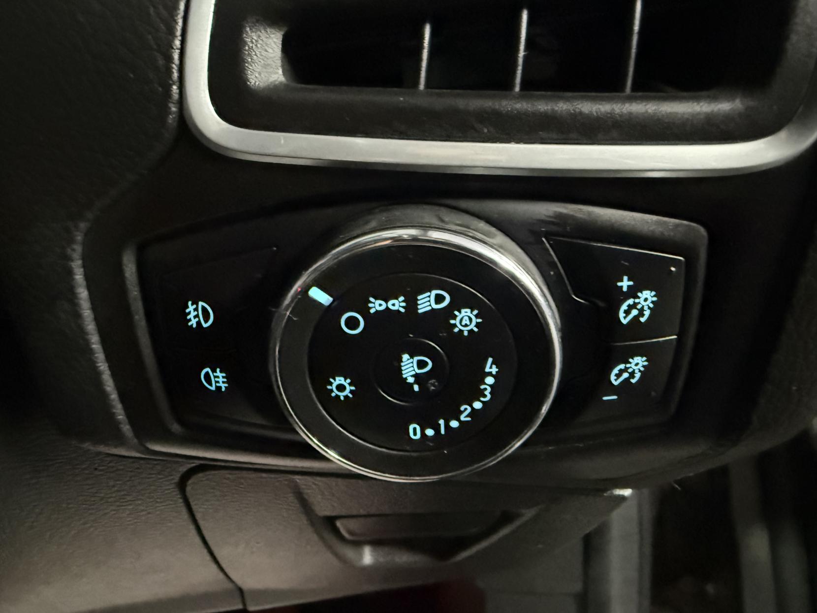 Ford Focus 2.0 TDCi Titanium Navigator Hatchback 5dr Diesel Powershift Euro 5 (140 ps)