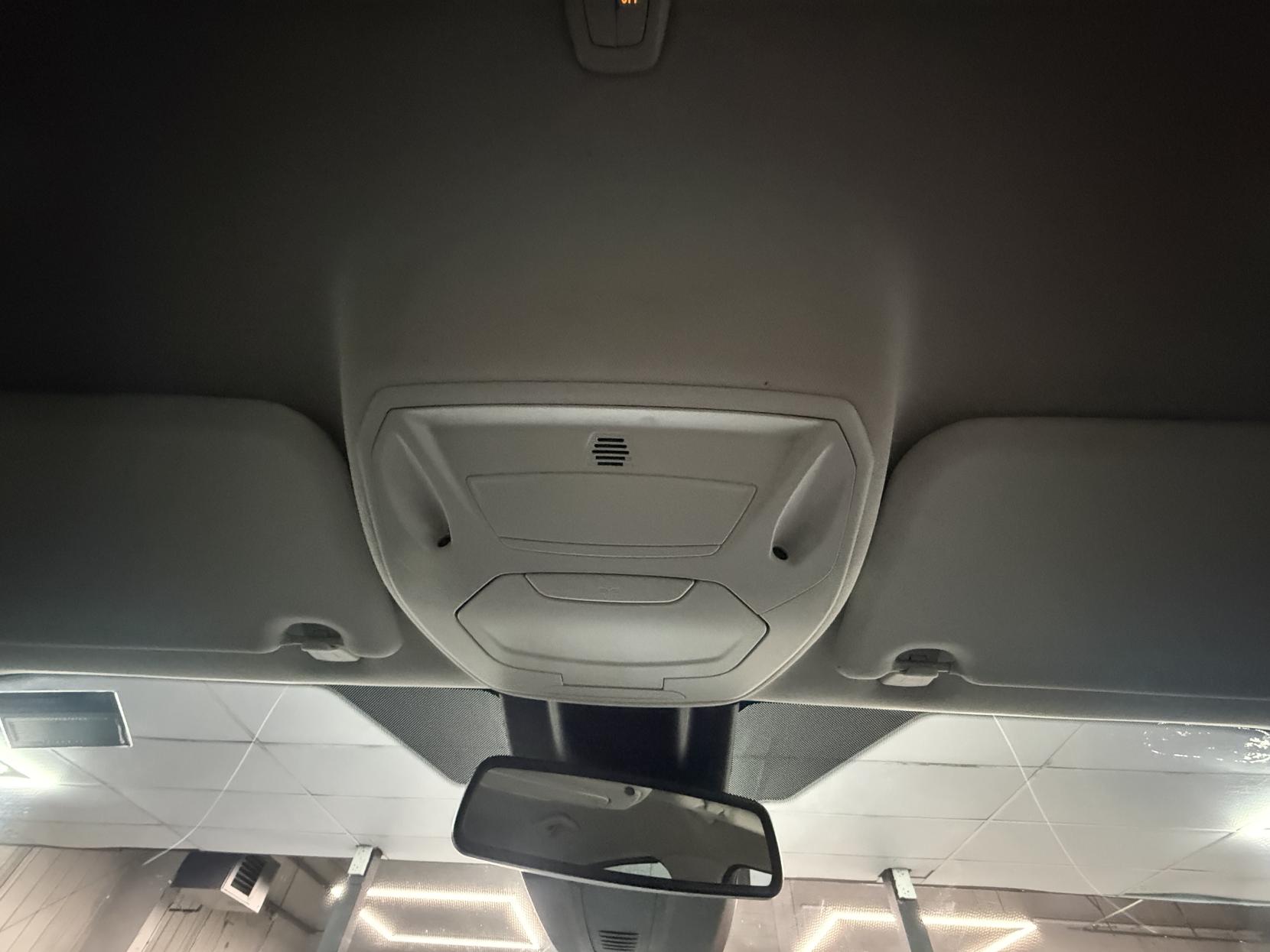 Ford Focus 2.0 TDCi Titanium Navigator Hatchback 5dr Diesel Powershift Euro 5 (140 ps)