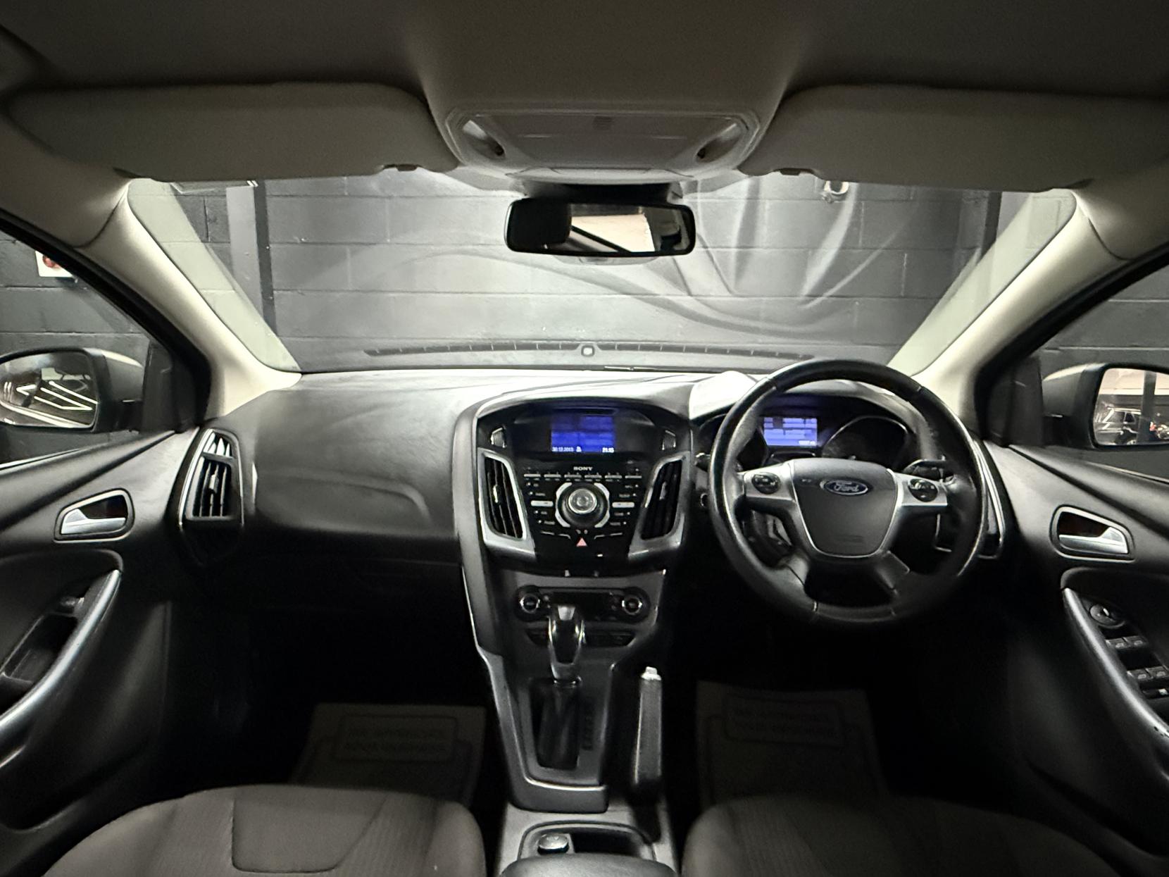 Ford Focus 2.0 TDCi Titanium Navigator Hatchback 5dr Diesel Powershift Euro 5 (140 ps)