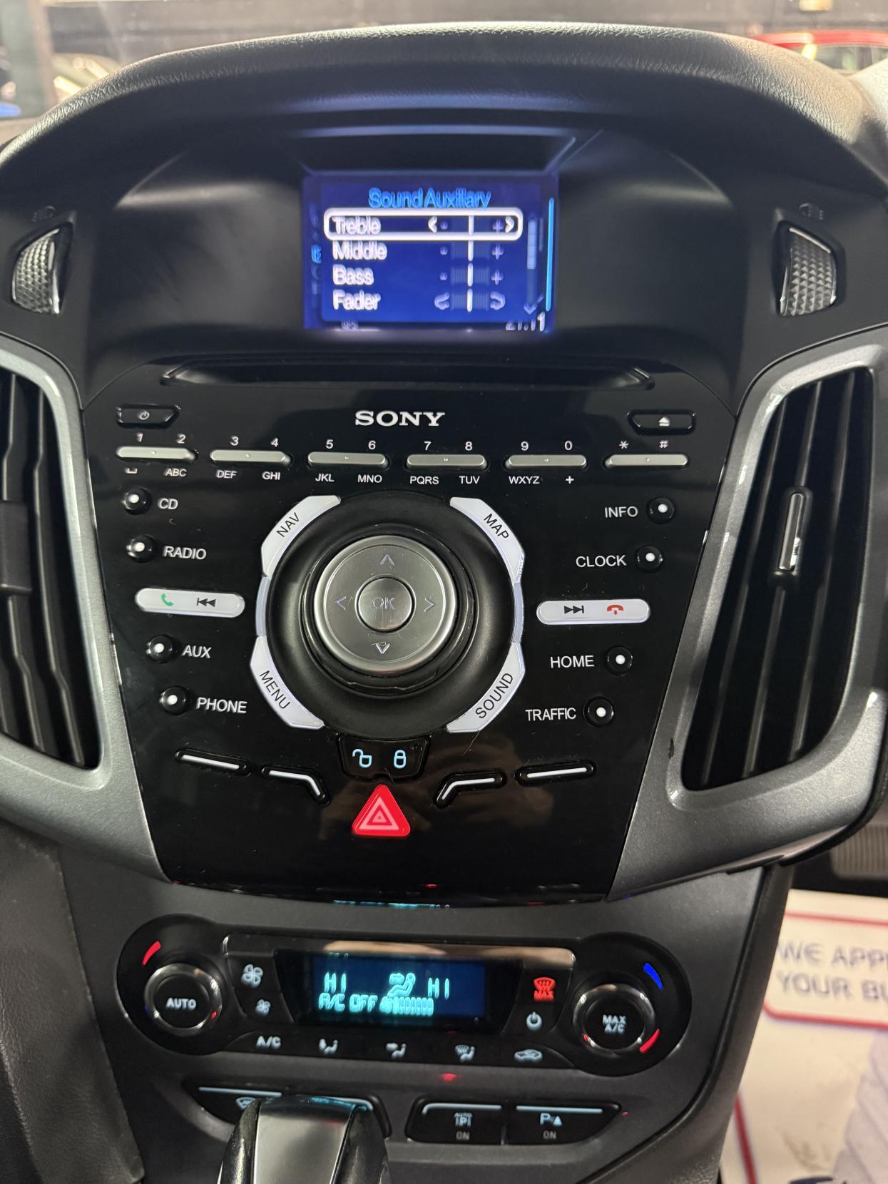 Ford Focus 2.0 TDCi Titanium Navigator Hatchback 5dr Diesel Powershift Euro 5 (140 ps)