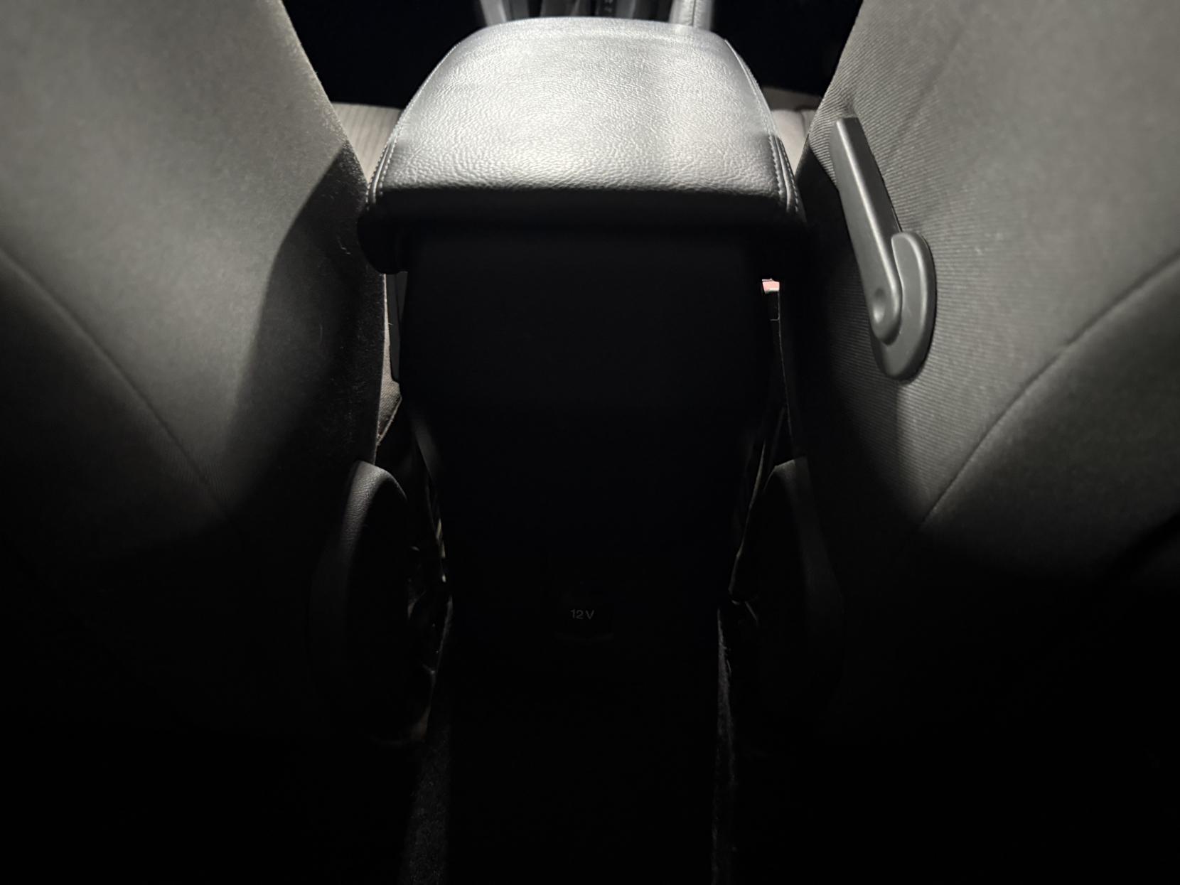 Ford Focus 2.0 TDCi Titanium Navigator Hatchback 5dr Diesel Powershift Euro 5 (140 ps)