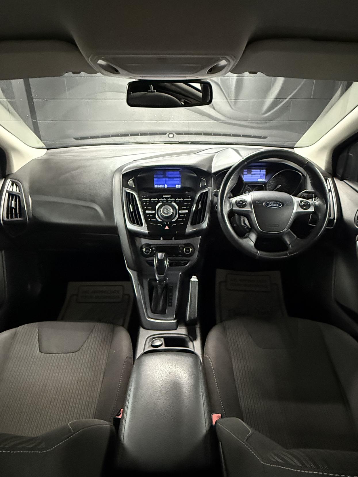 Ford Focus 2.0 TDCi Titanium Navigator Hatchback 5dr Diesel Powershift Euro 5 (140 ps)