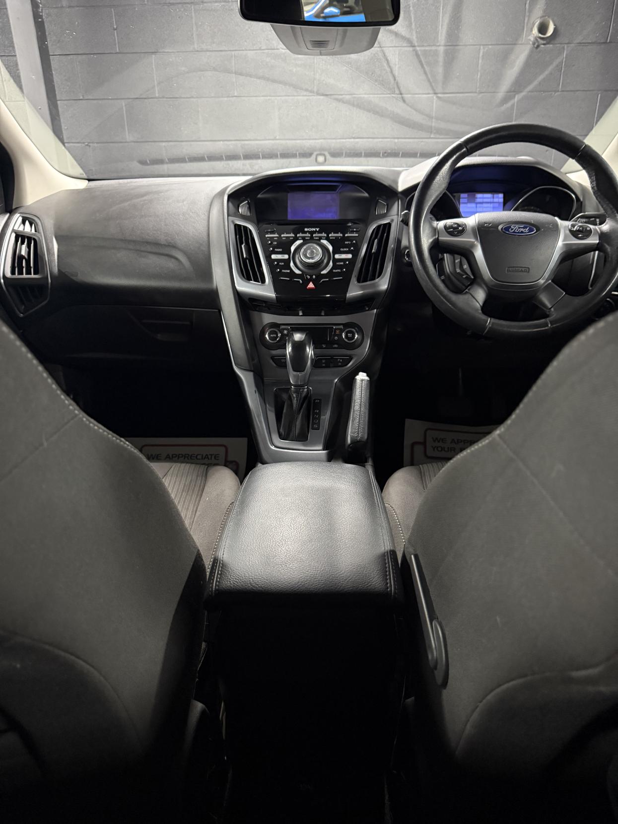 Ford Focus 2.0 TDCi Titanium Navigator Hatchback 5dr Diesel Powershift Euro 5 (140 ps)